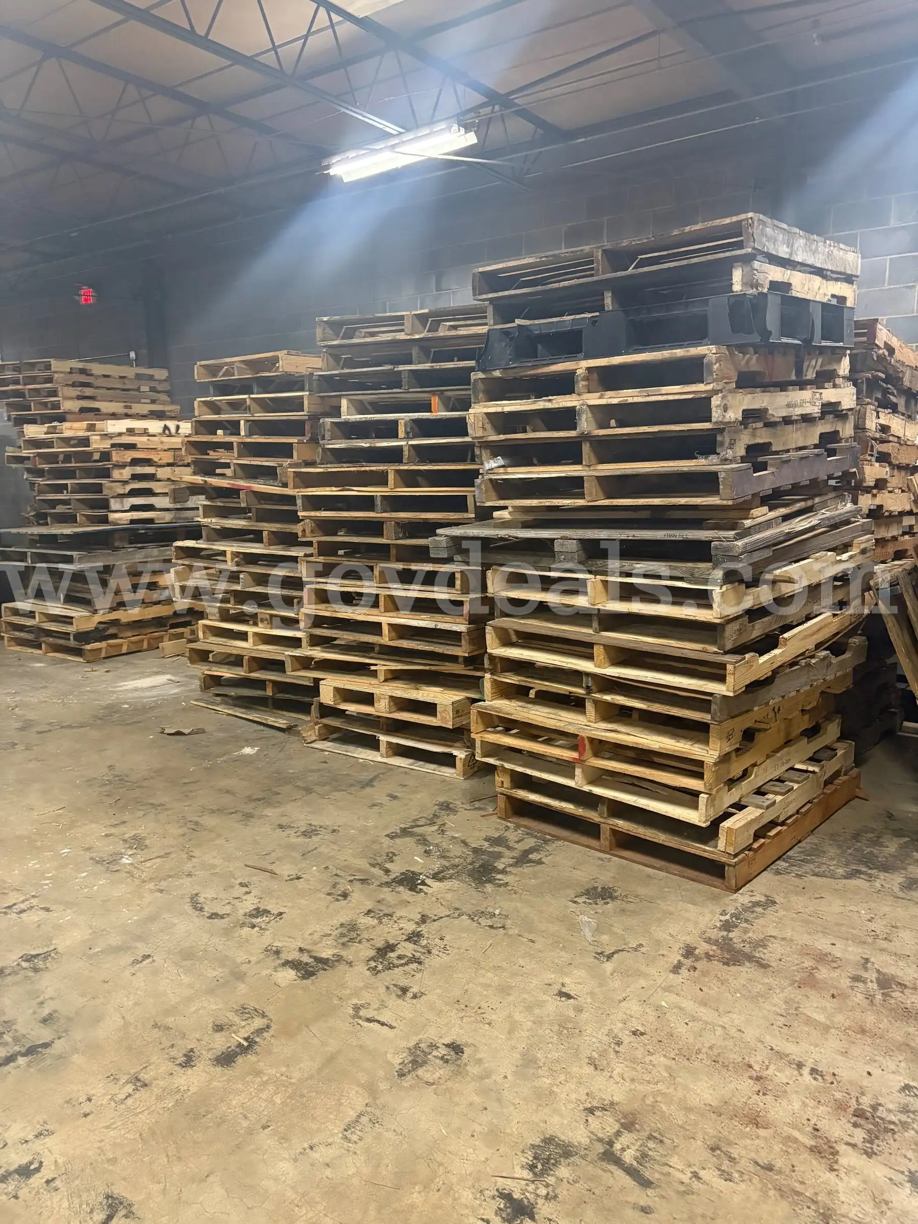 Wood Pallets 100