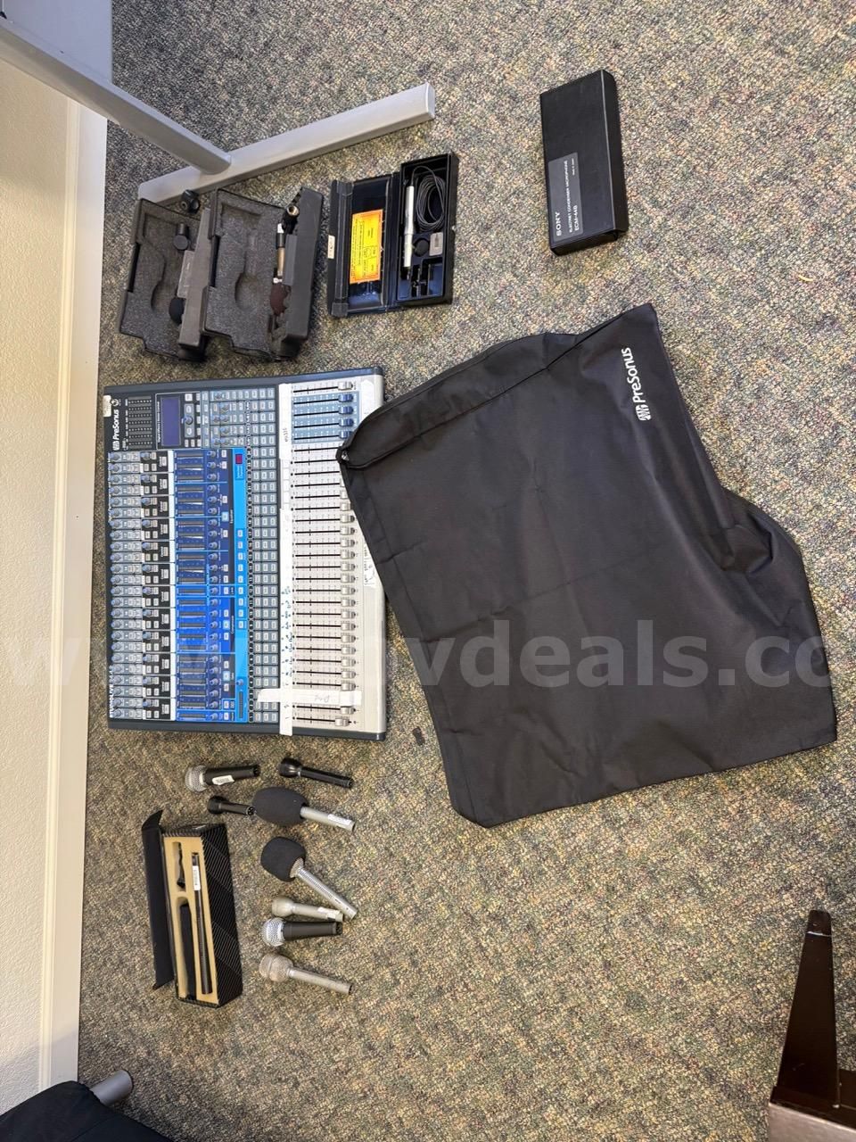 PreSonus StudioLive 24.4.2 Mixer w Microphones