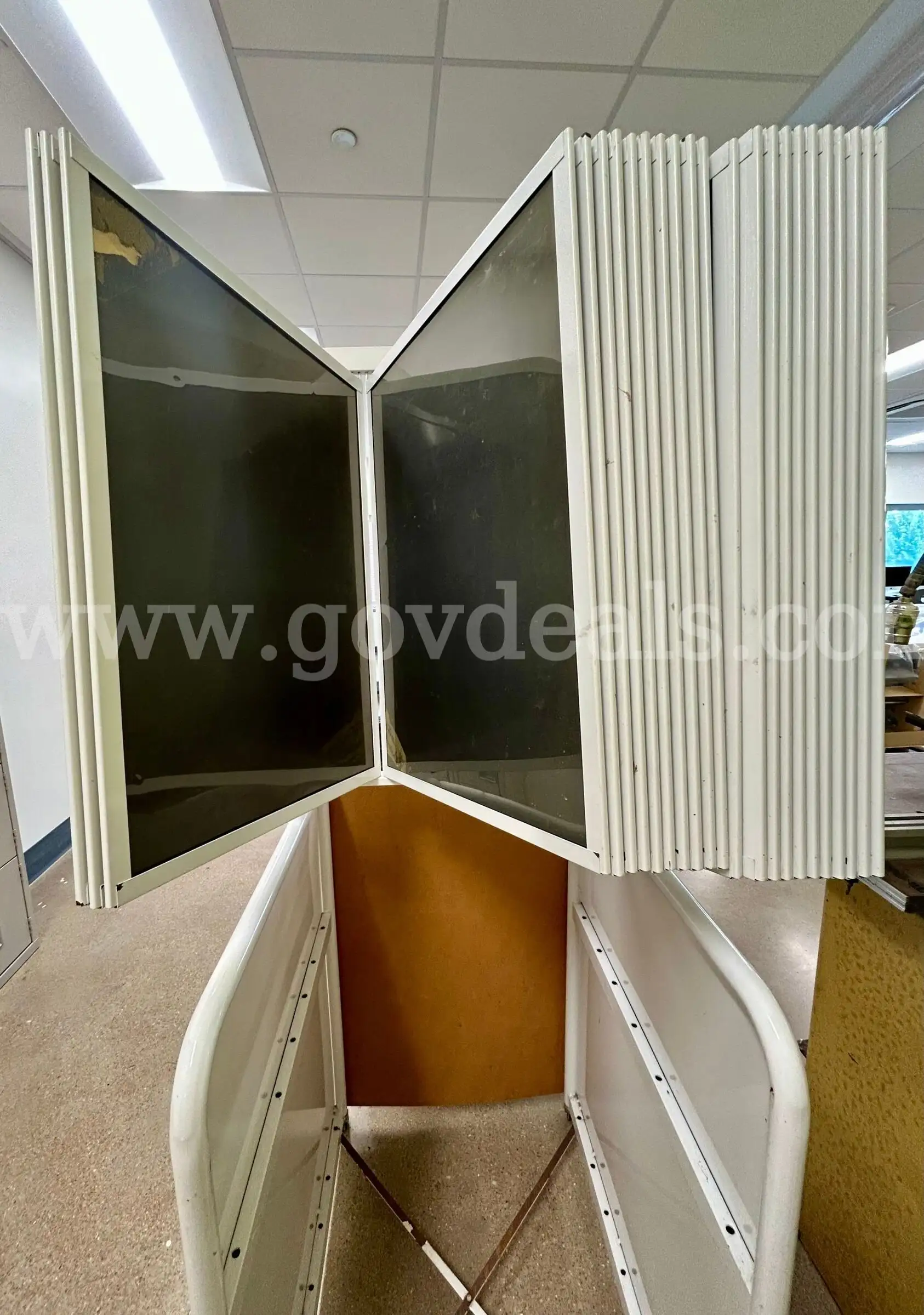 Portable Display stand to showcase printed materials