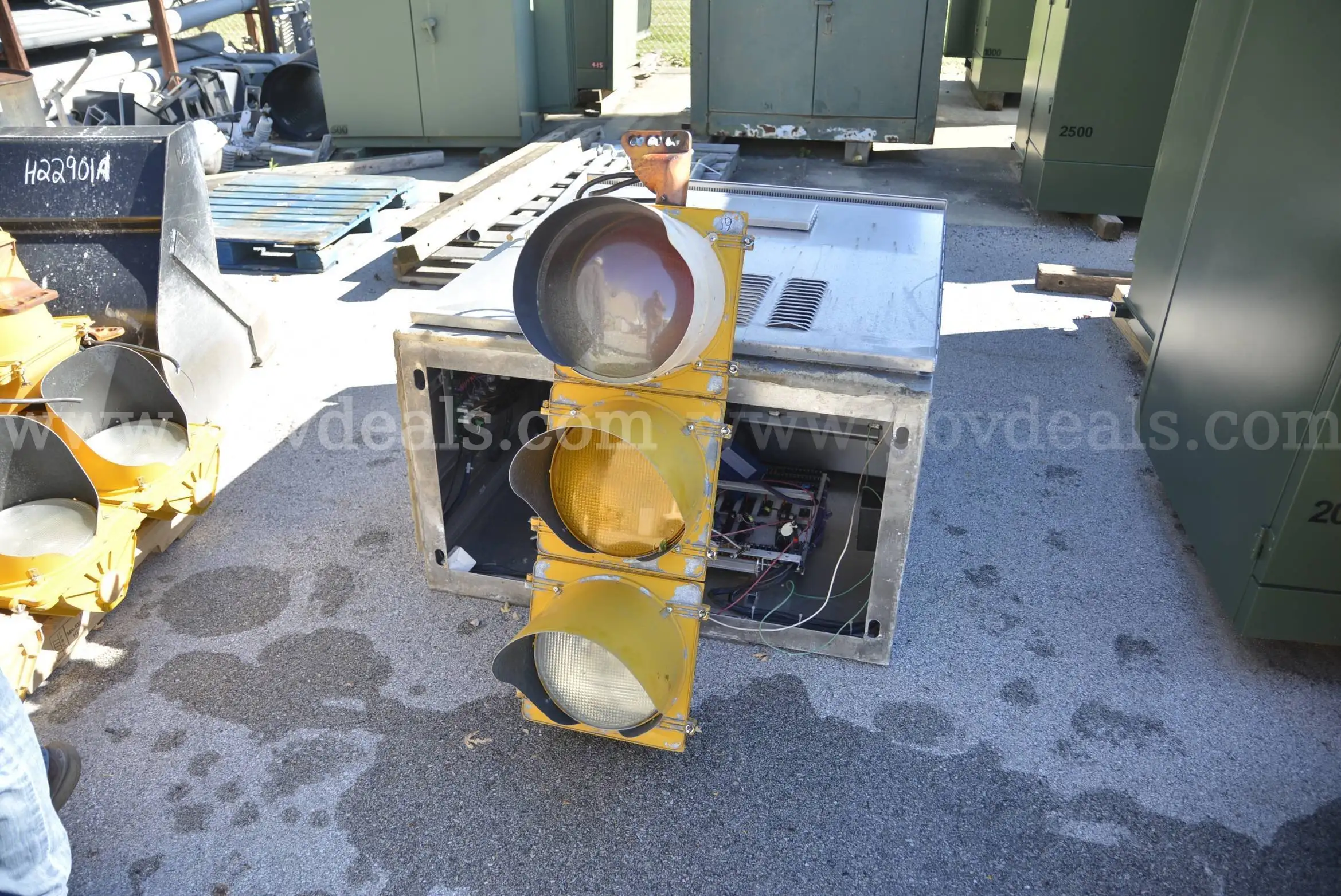 Three light Traffic Signal. Stop Light. Item #19