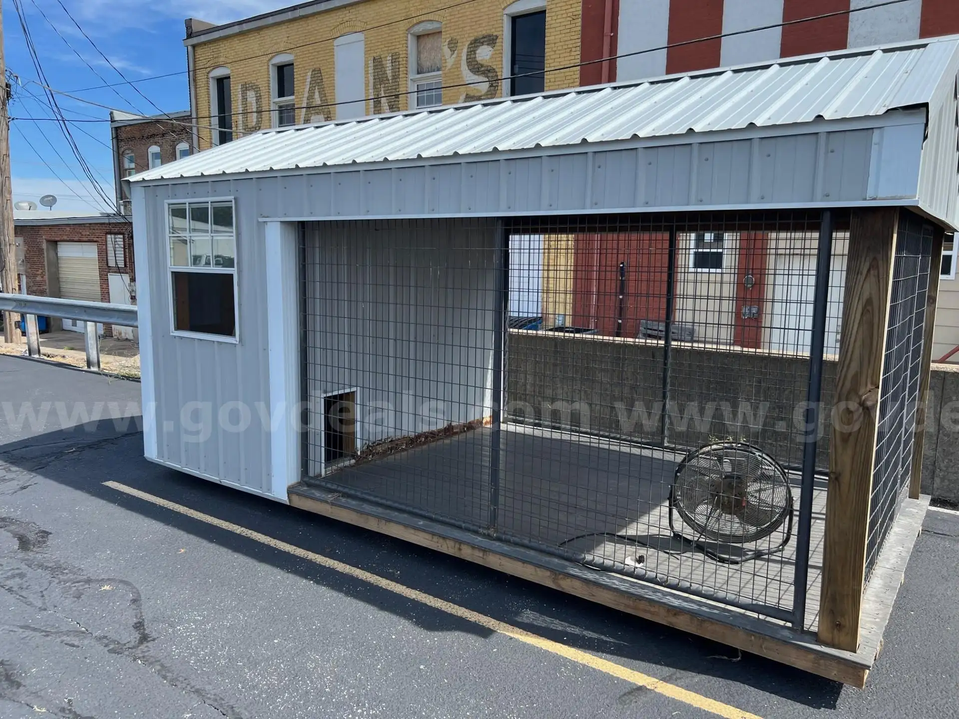 Lot #2 - Kennel Large