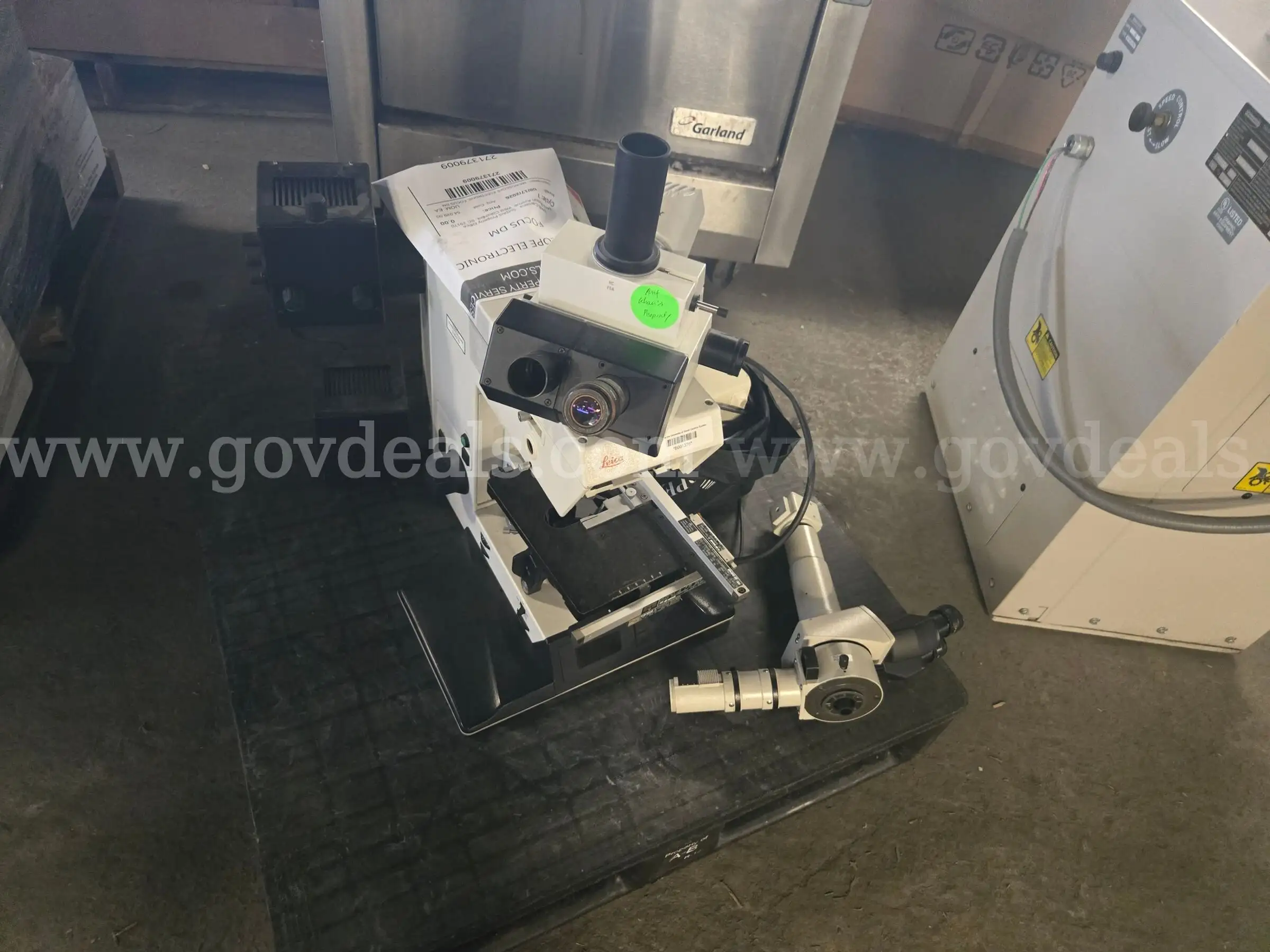 Leica DMRXE Microscope