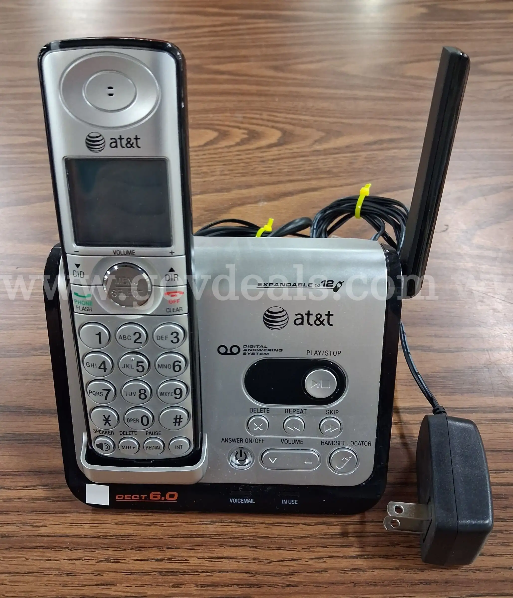 AT&T Three Headset Answering System PRE-OWNED DS18620 99228 DSP