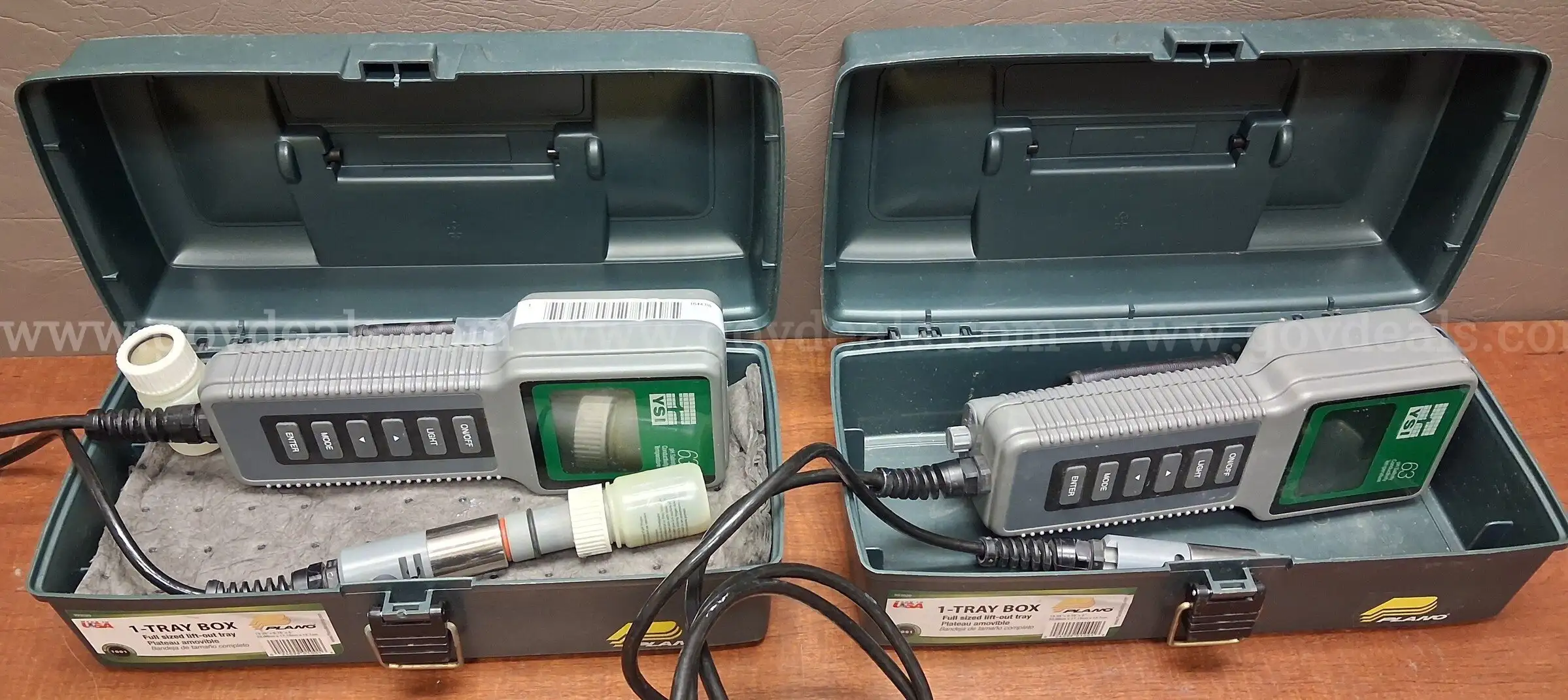 2 YSI 63-10FT Salinity Conductivity Temperature Meters with Case PRE-OWNED DS16443 89367 DSP