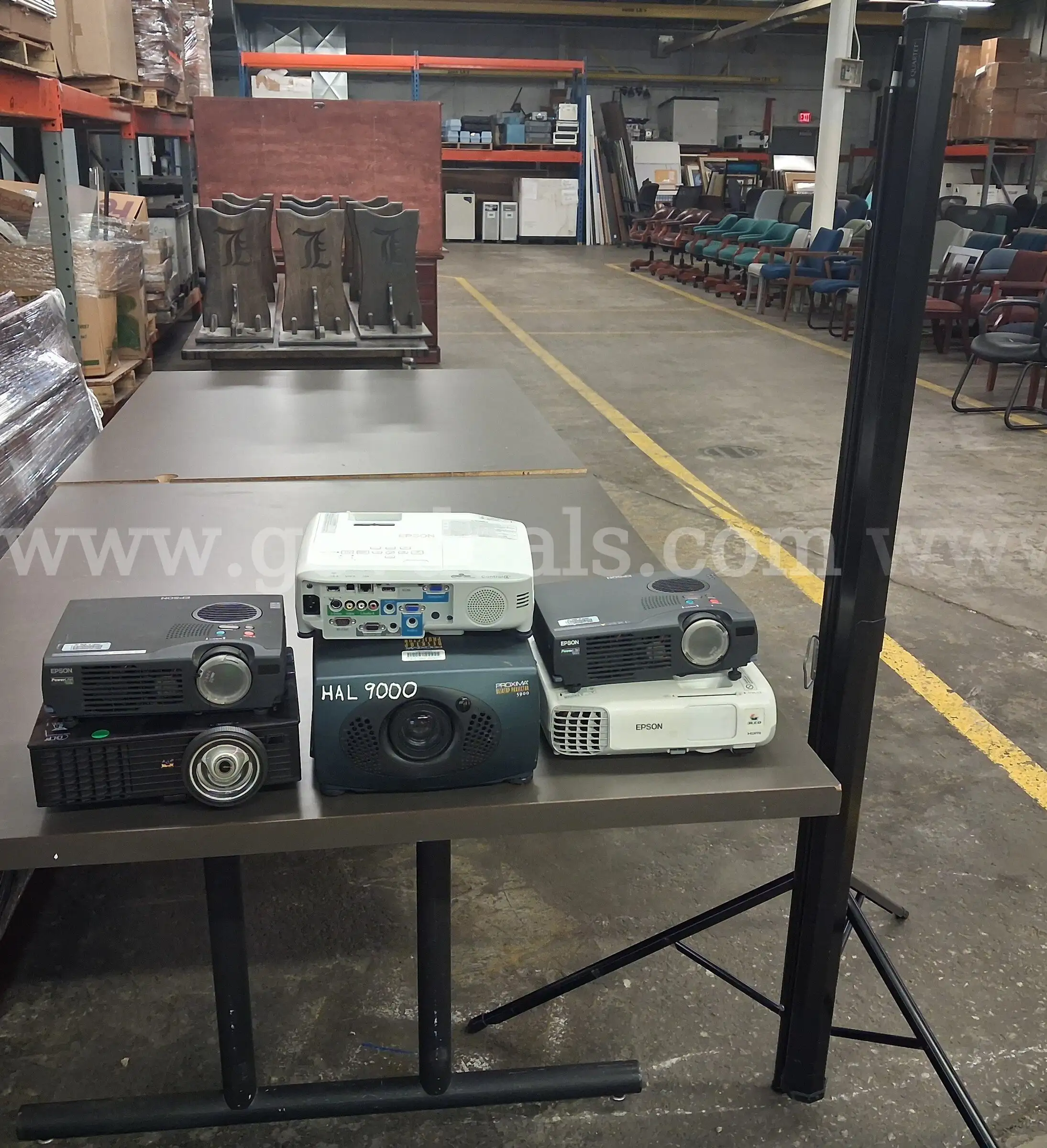 Lot of 6 Projectors and 1 Stand Up Screen PRE-OWNED DS18685 99534 DSP