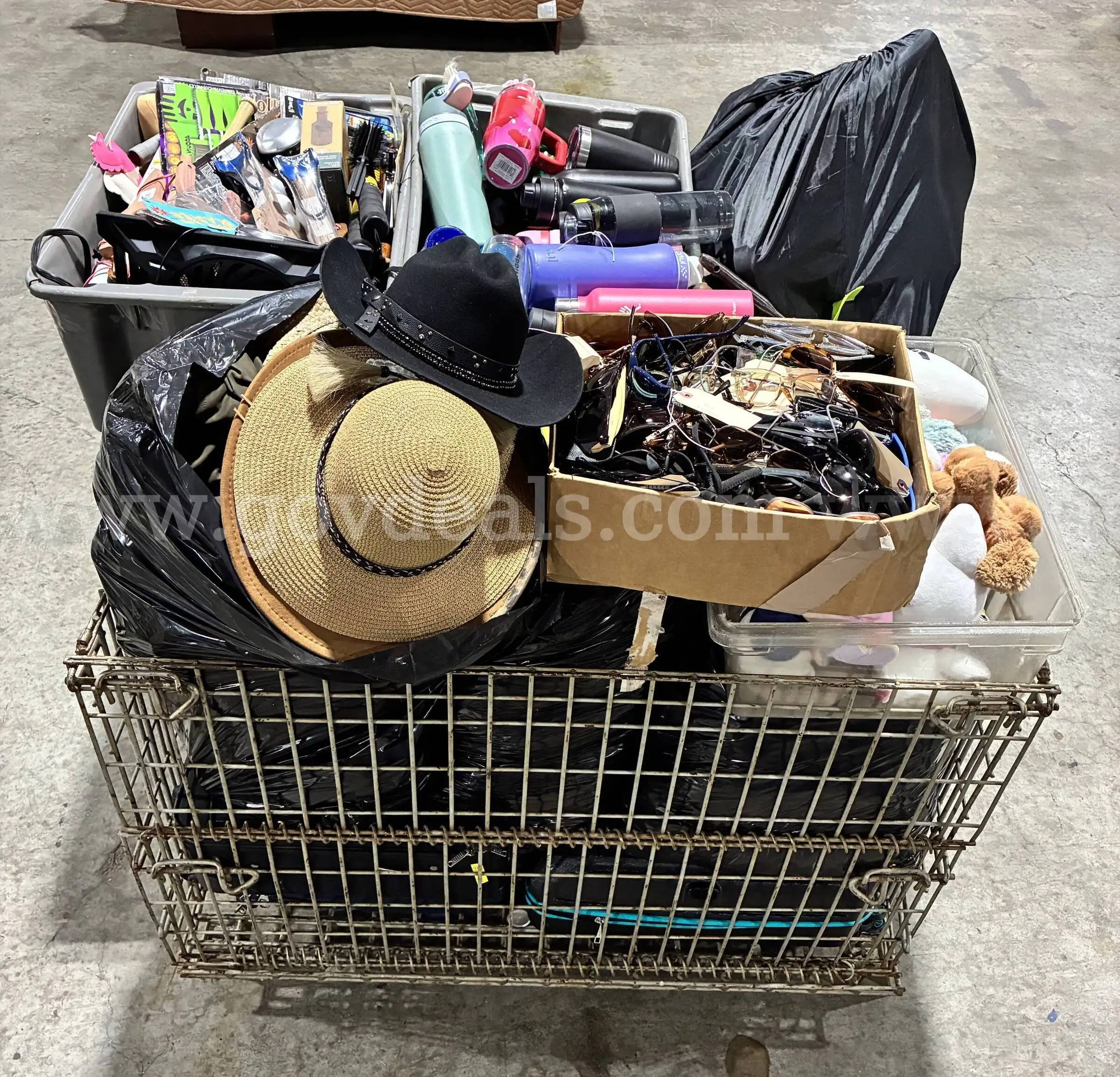 192 Pound Lot of Miscellaneous TSA Surrendered Items PRE-OWNED DS18709 99607 TSA