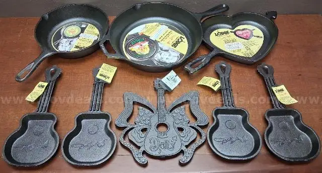 8 Dolly Parton Series Cast Iron Pans PRE-OWNED DS18729 99687 TSA