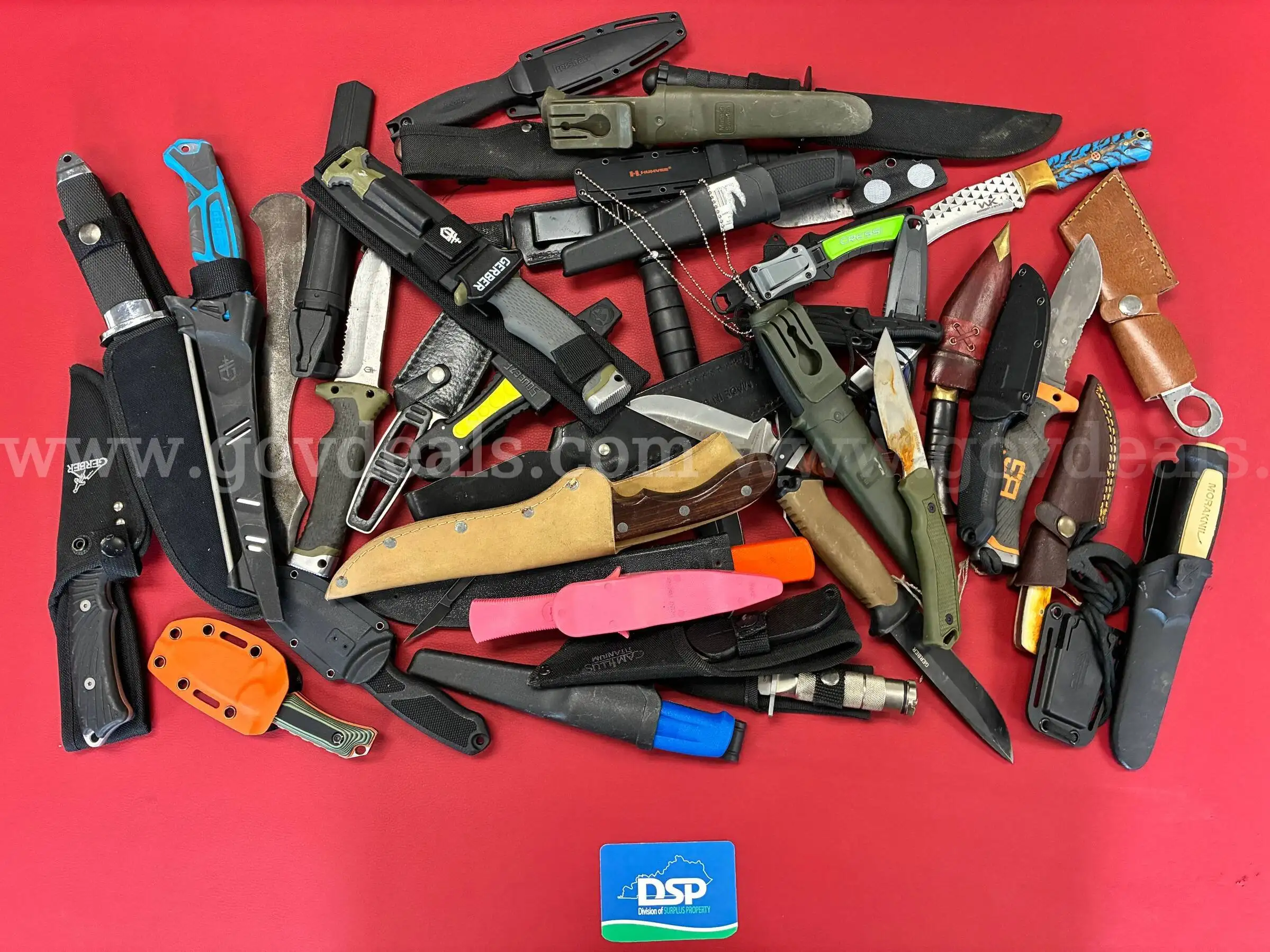 15.8 Pound Lot of Fixed Blade Knives PRE-OWNED DS18816 100174 TSA