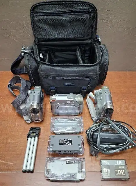 3 Sony Handy CAMs with Case PRE-OWNED DS16463 Pallet000065 DSP