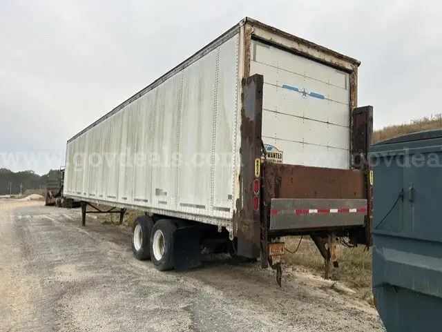 45 Trailer with Lift Gate