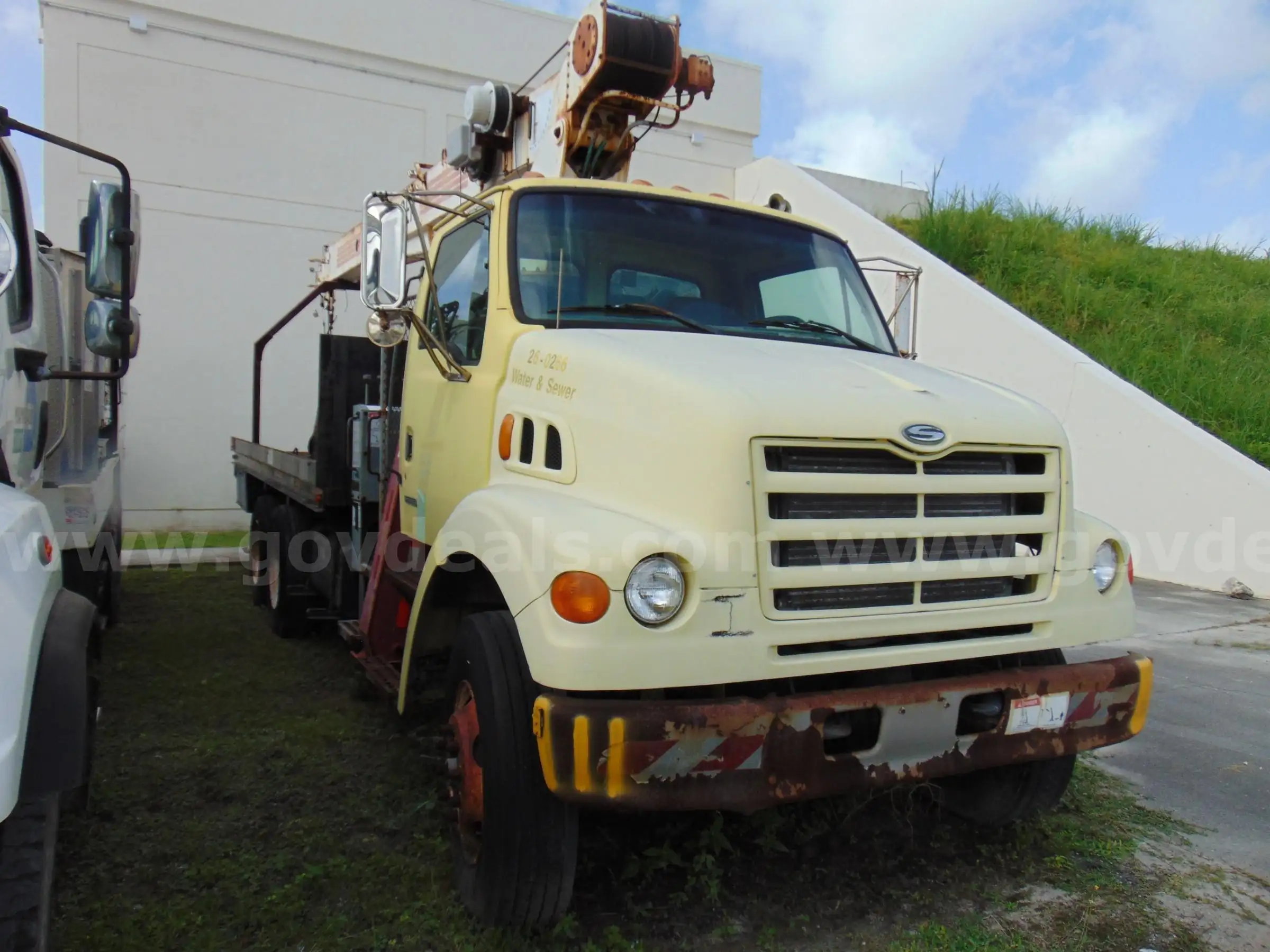 2000 Sterling LT7501