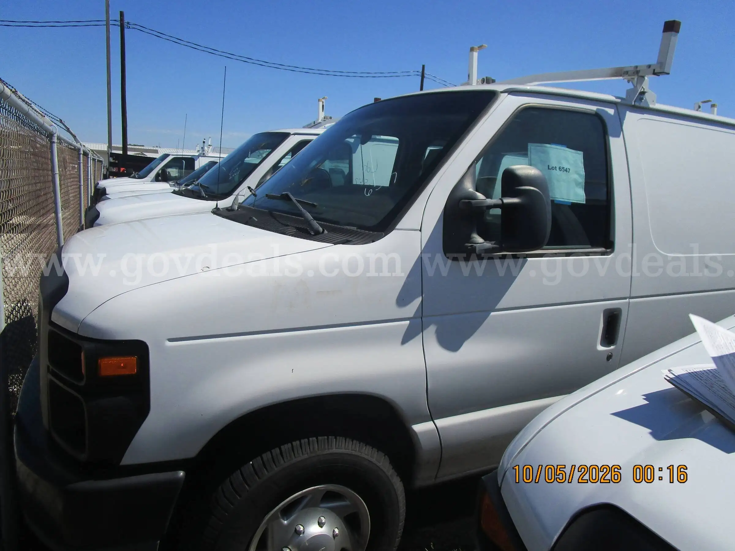 Ford Van ( NEEDS TO BE TOWED)