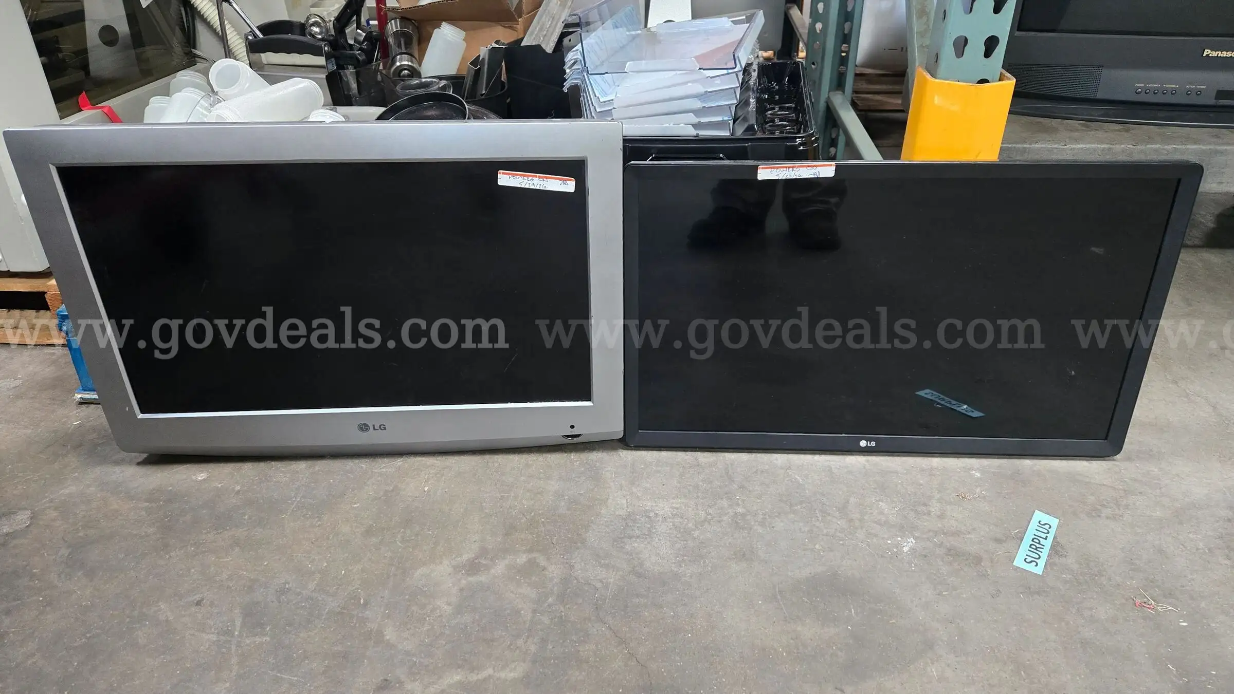 2 - TVs