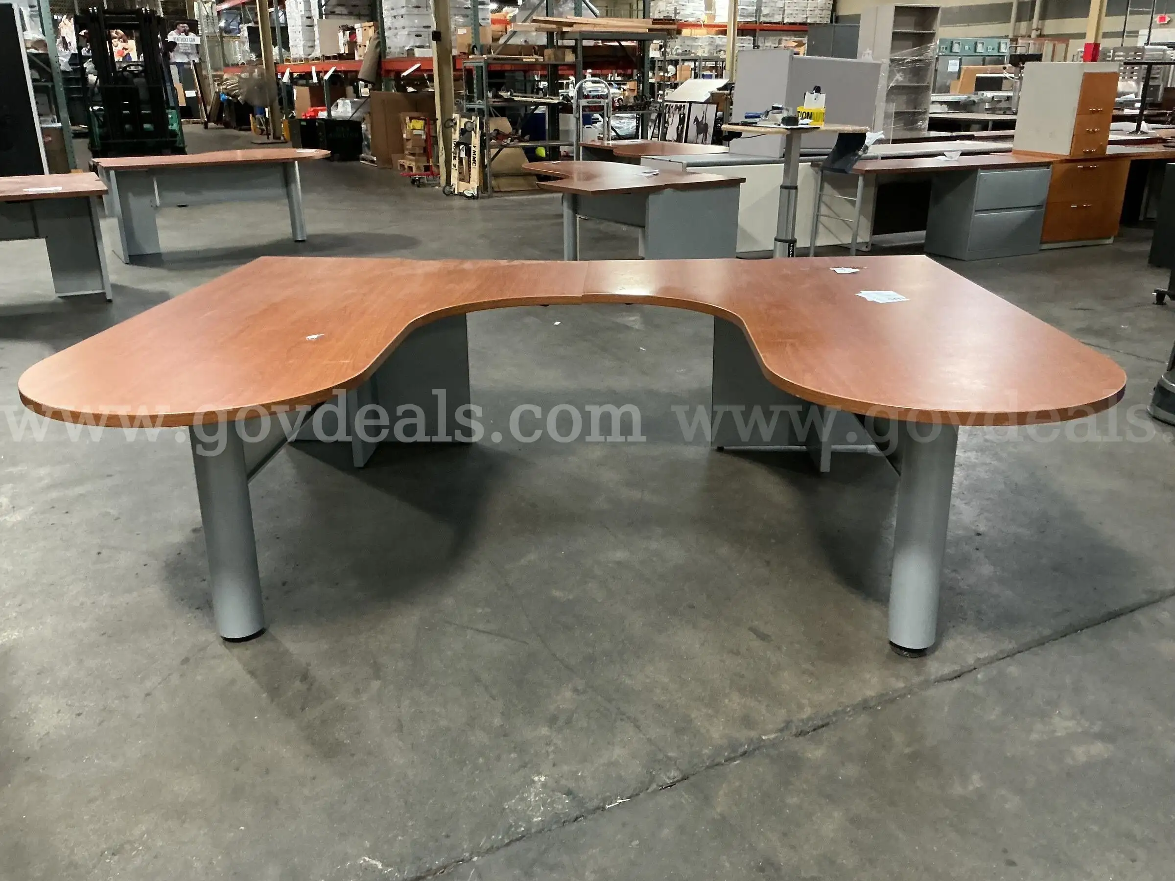 U Desk