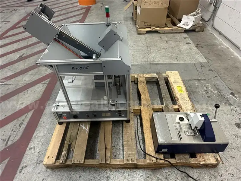 LKB 7800 KNIFE MAKER SN#7949 PLUS KAPSAFE 3101-1102 SN#149
