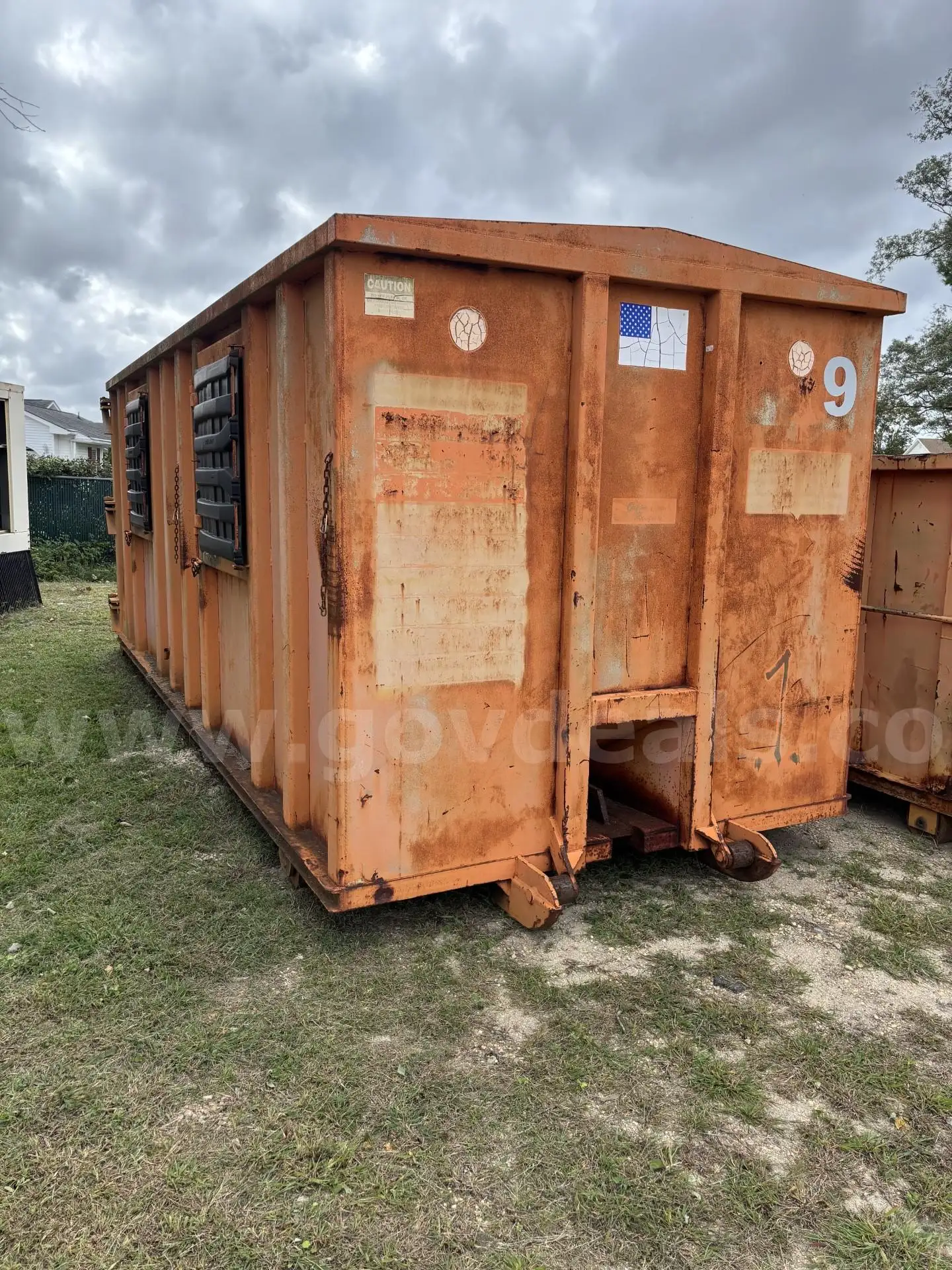 20 yard enclosed roll off container