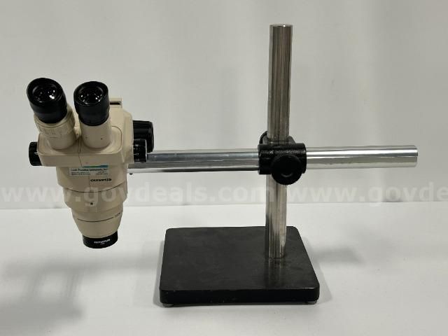 Olympus SZ30 Binocular Stereo Zoom Microscope