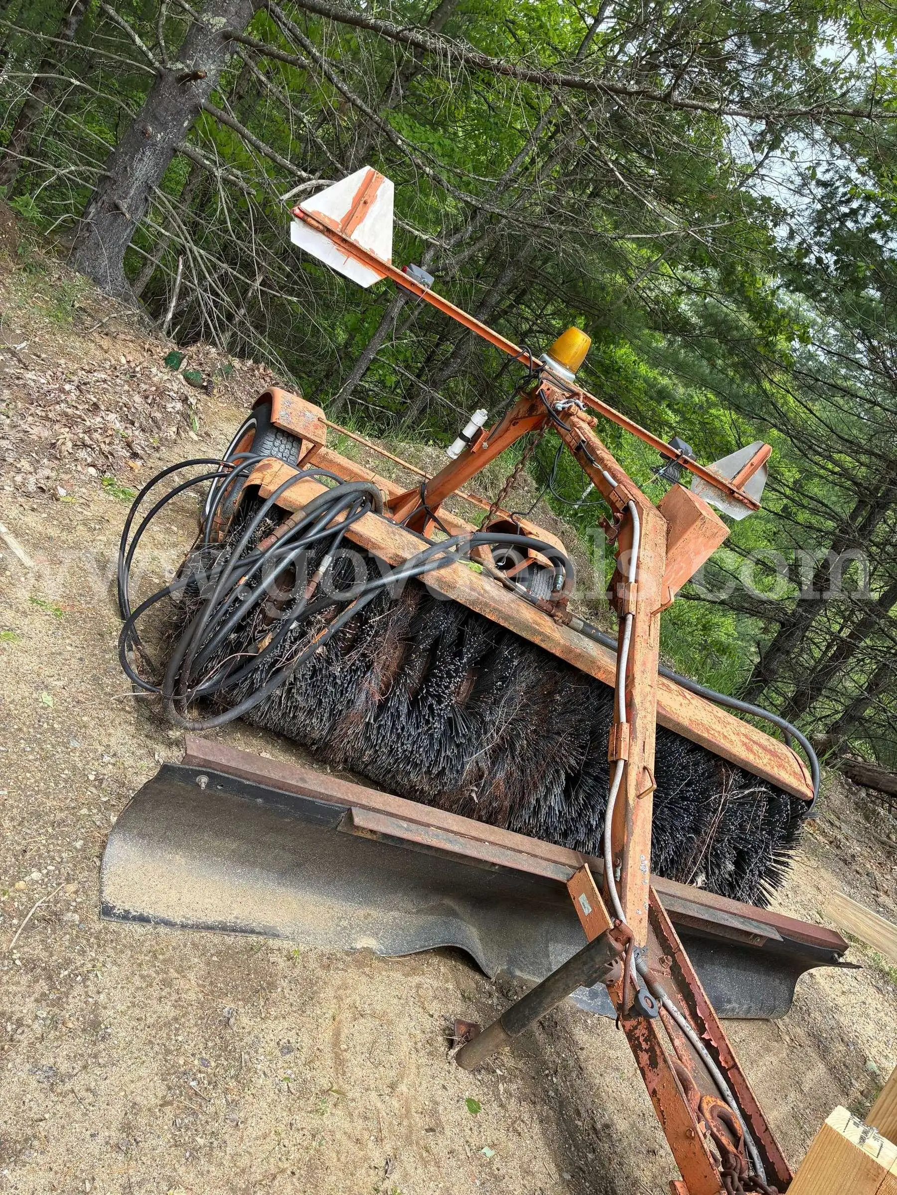 Hydraulic street sweepers