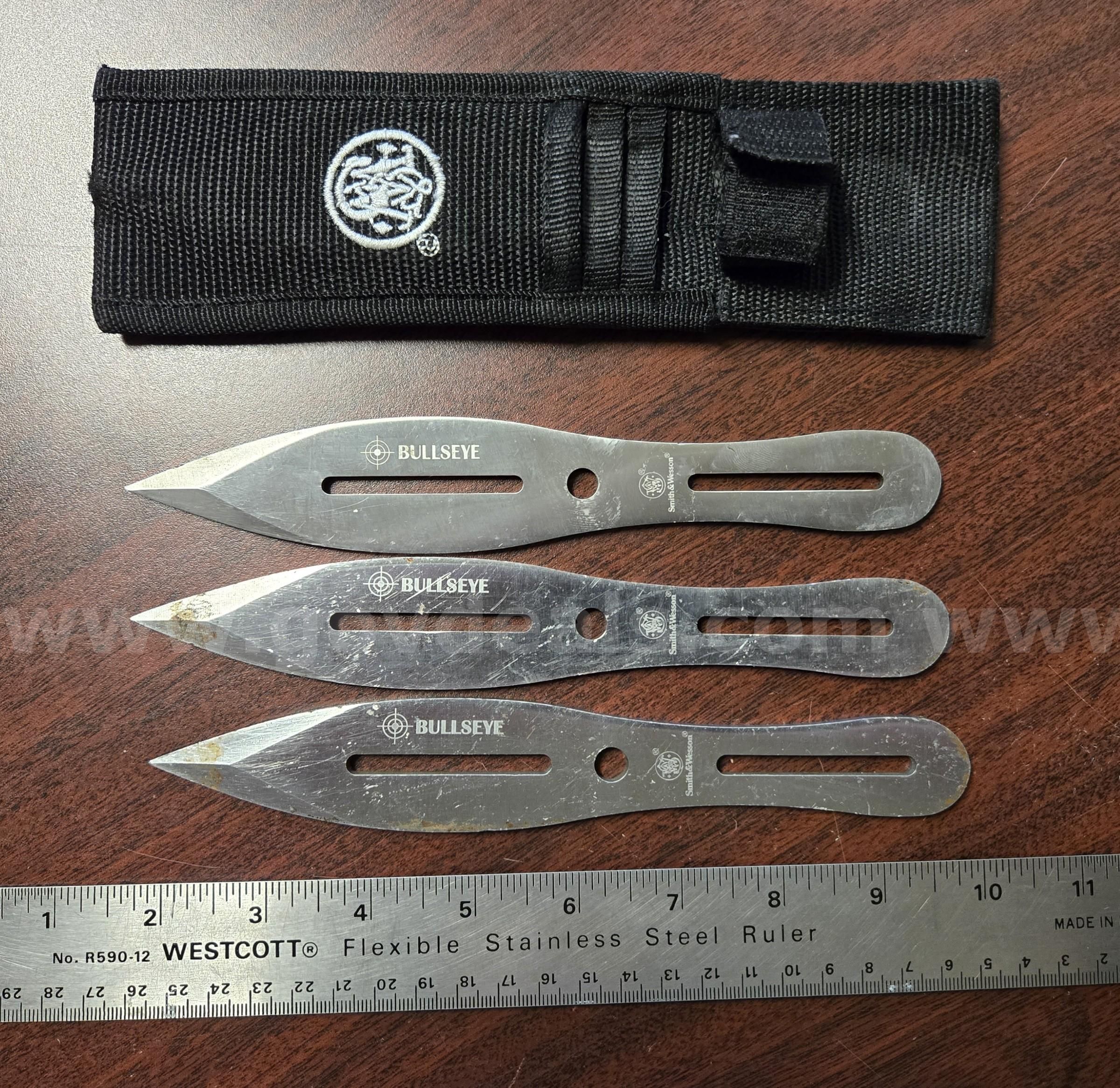 Smith & Wesson Bullseye Throwing Knives (Juneau AK)