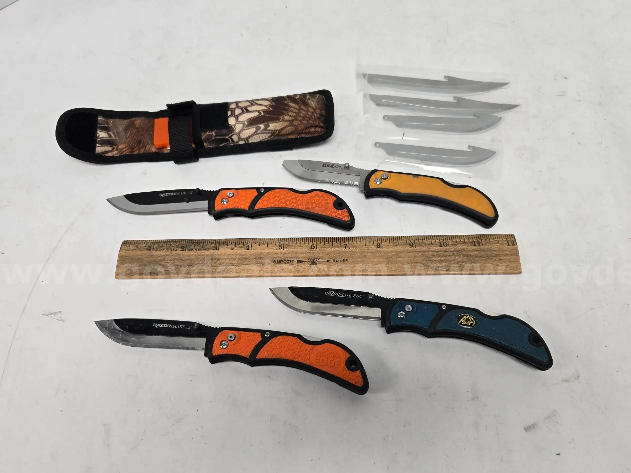 Outdoor Edge Knives w Replacement Blades (Anchorage AK)