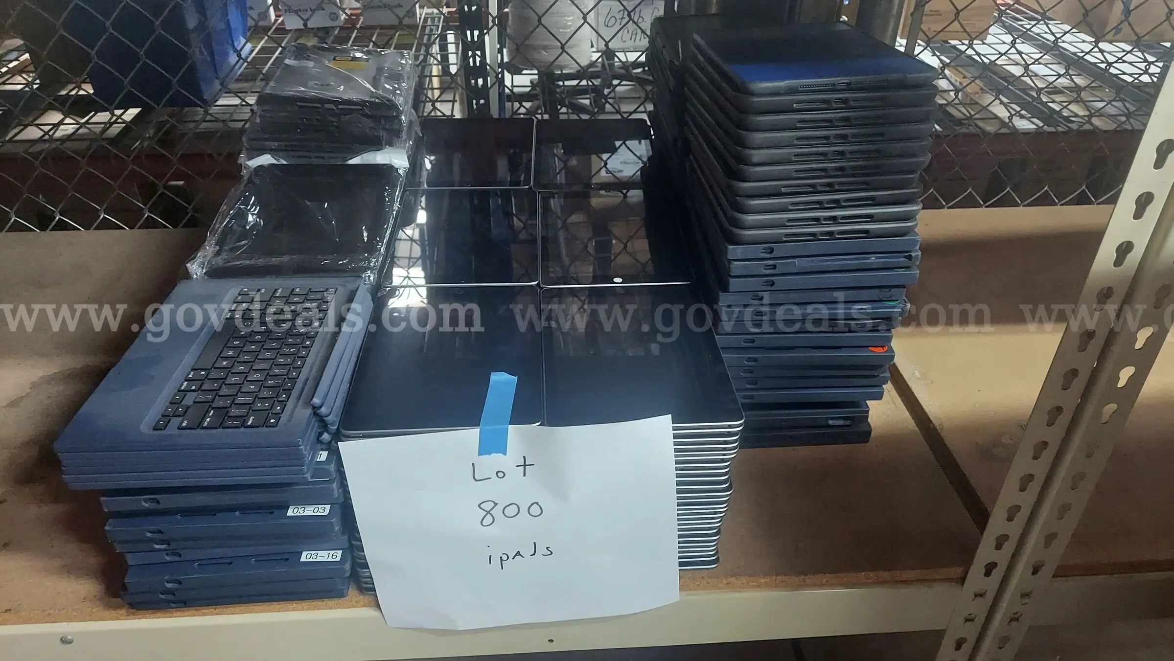 LOT OF 200 IPADS