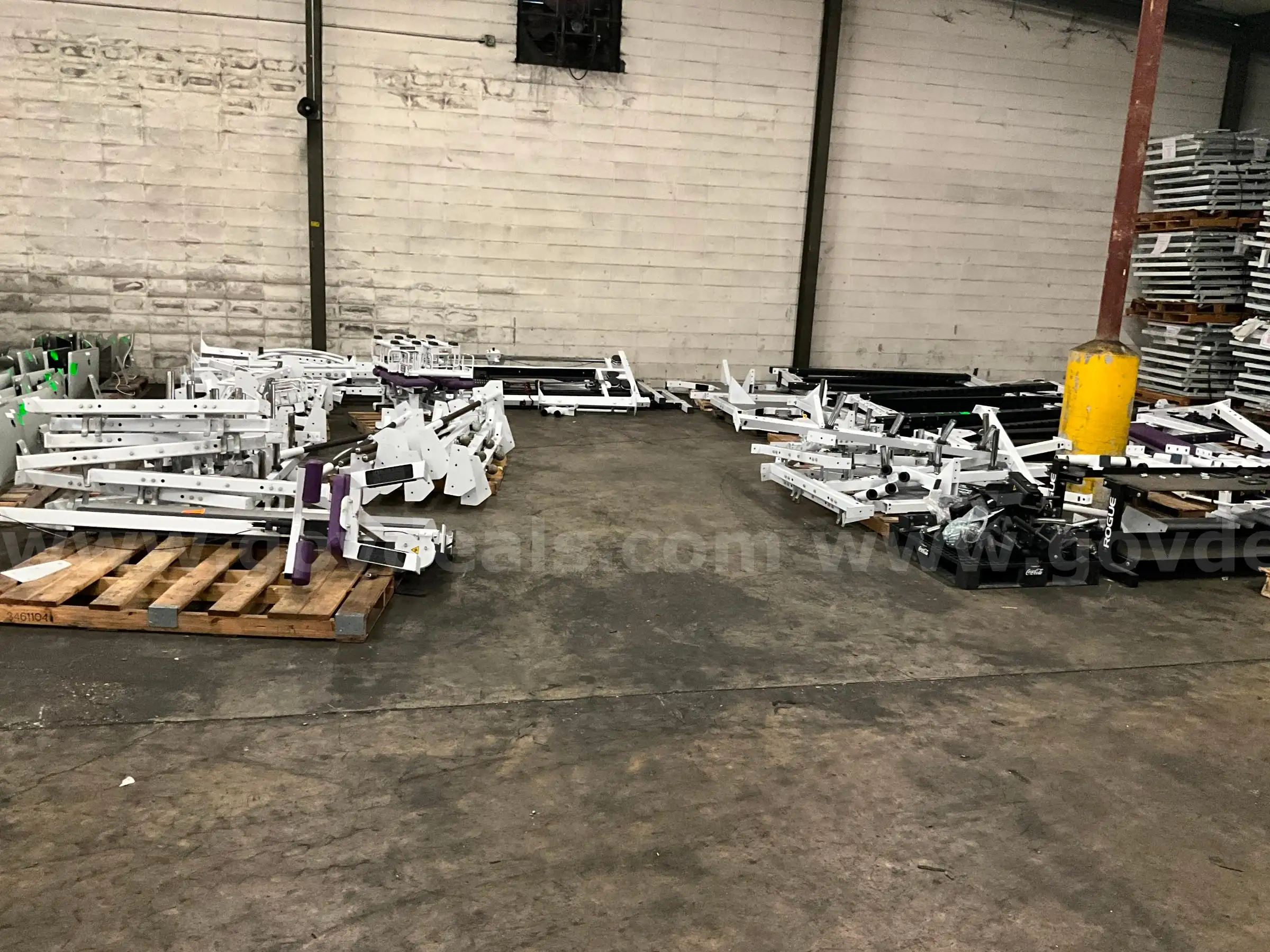 Weightlifting Equipment (21 pallets)