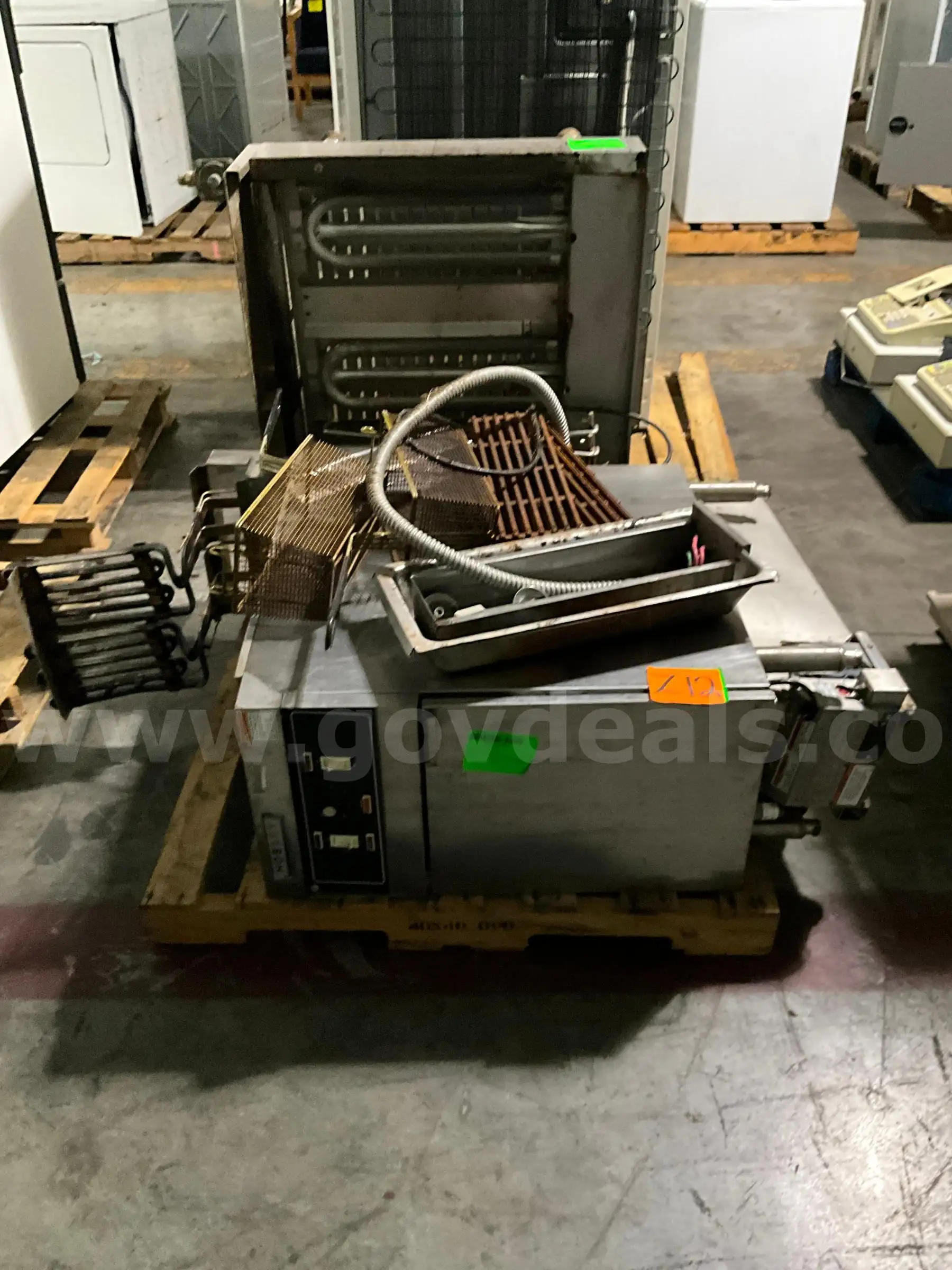 Kitchen Equipment (2 pcs)
