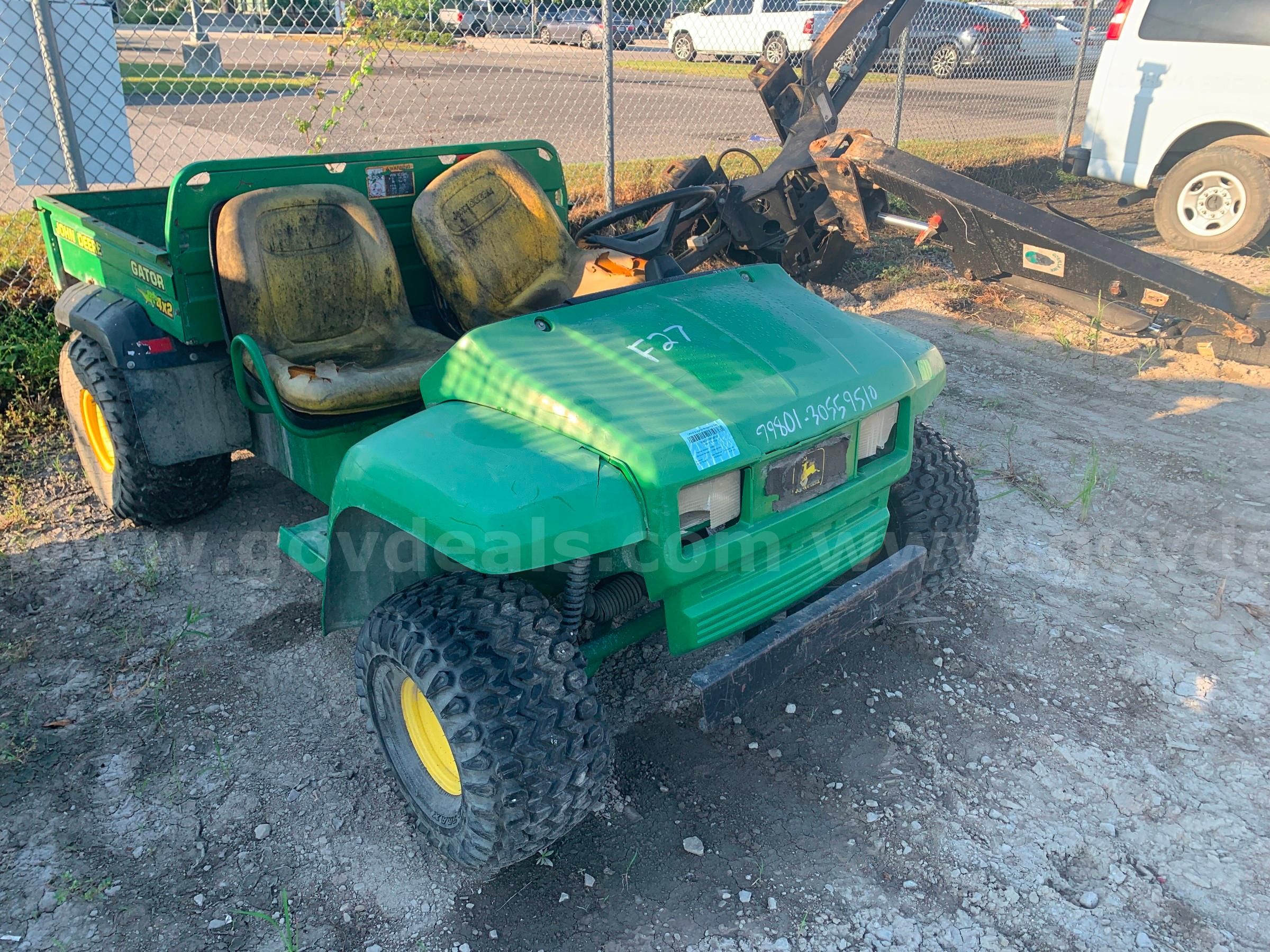 JOHN DEERE MOTORIZED CART