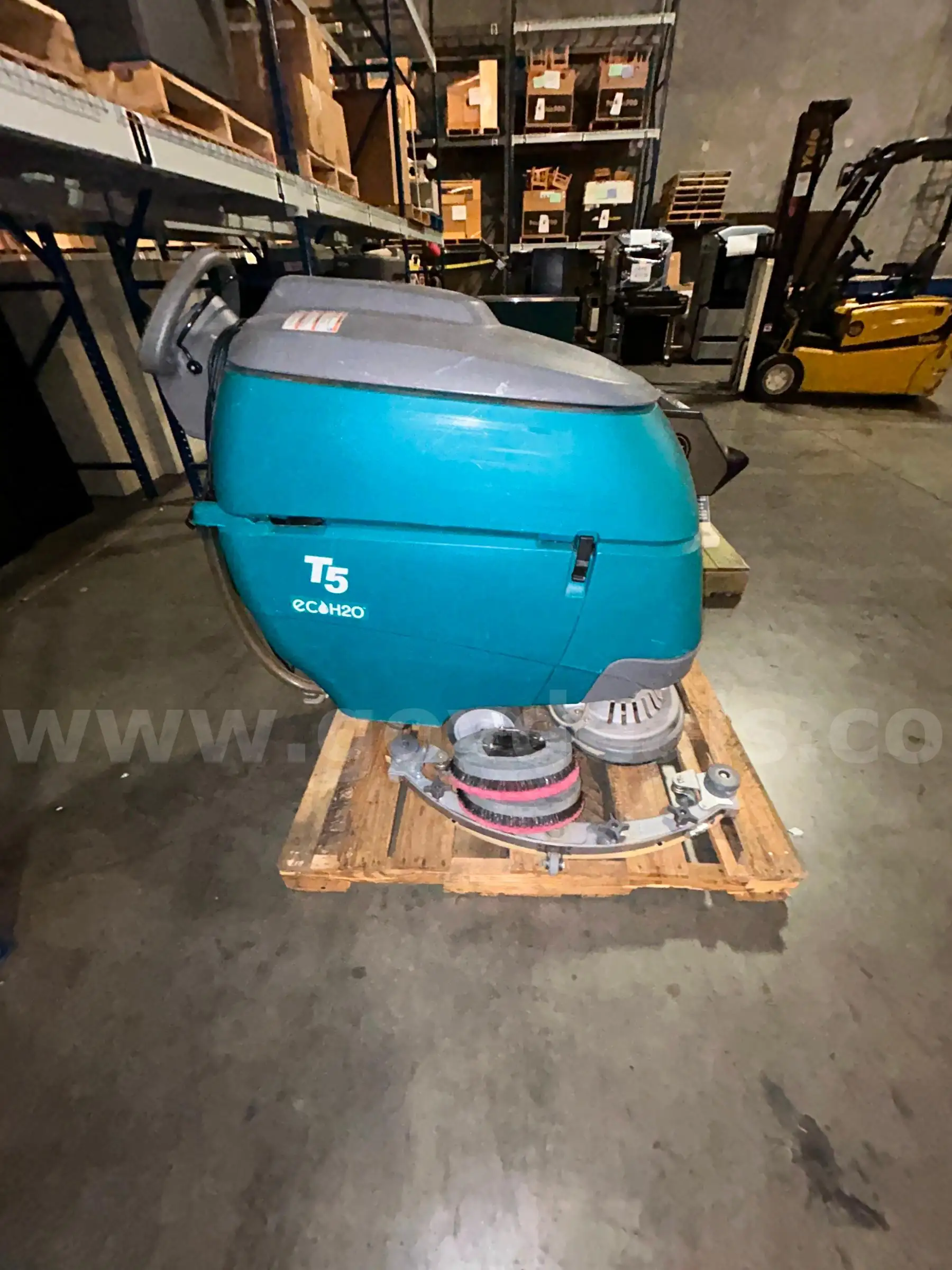 Tennant T5 Floor Scrubber