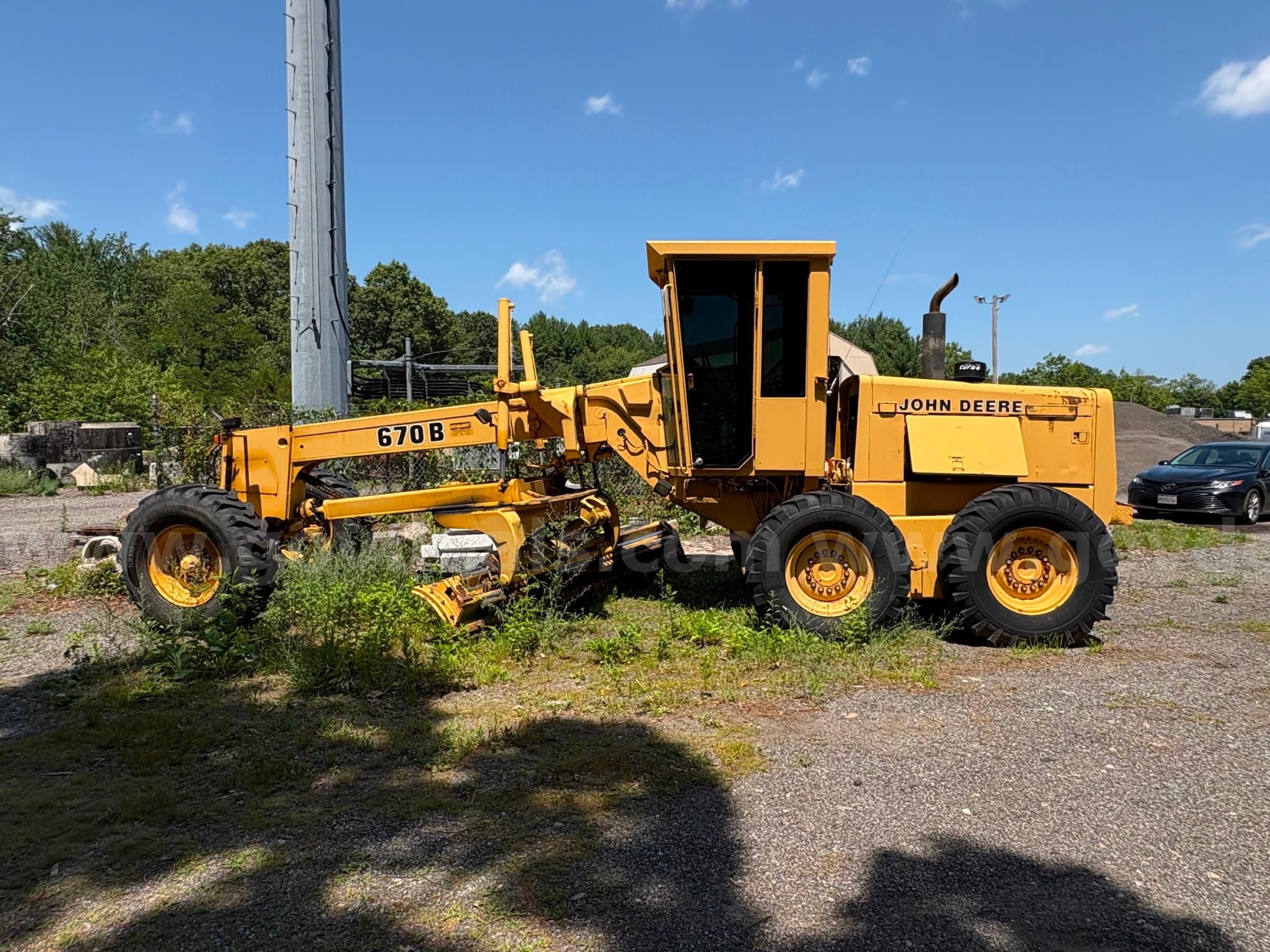 John Deere 670B Grader