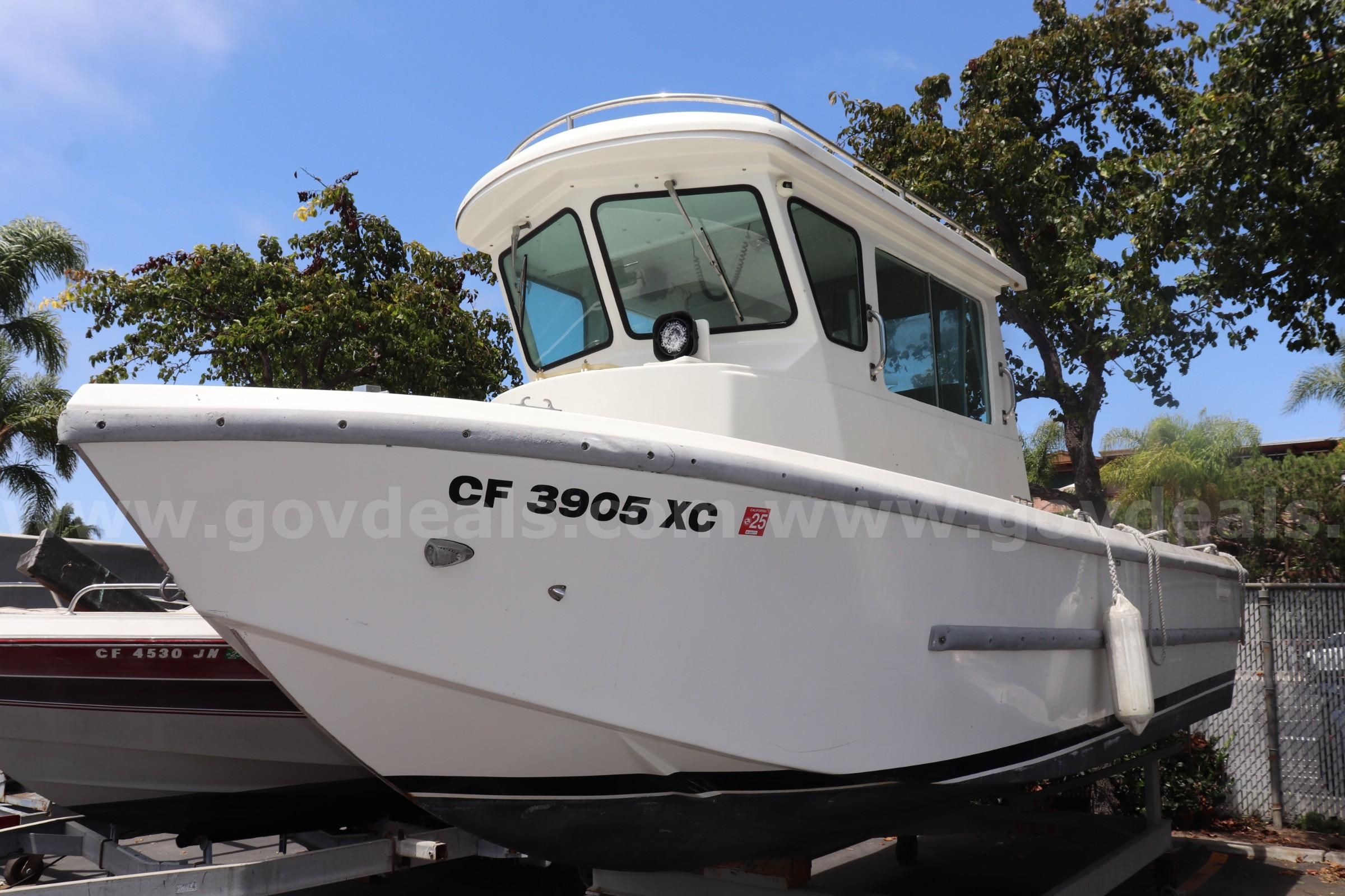 1997 23 Farallon boat
