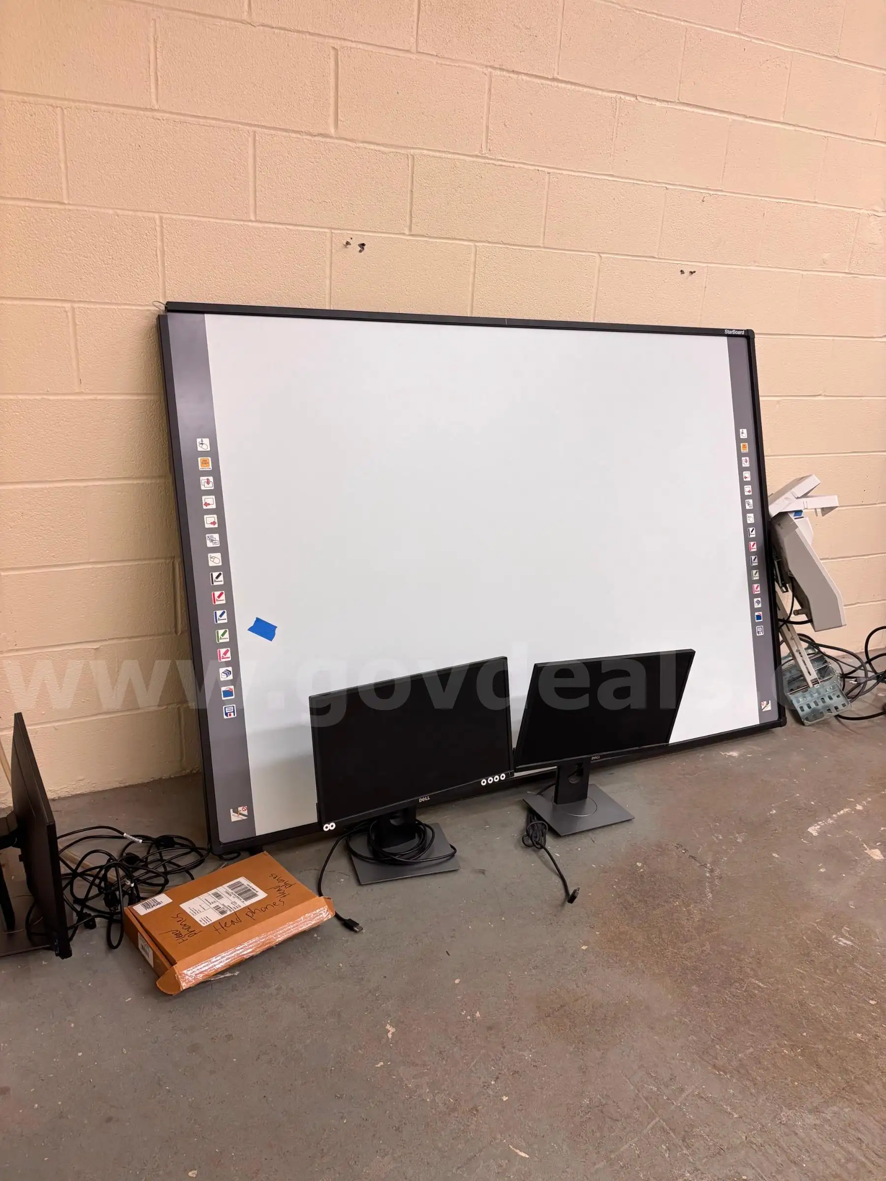 Tech Lot- Smartboard Projector Computers Monitors