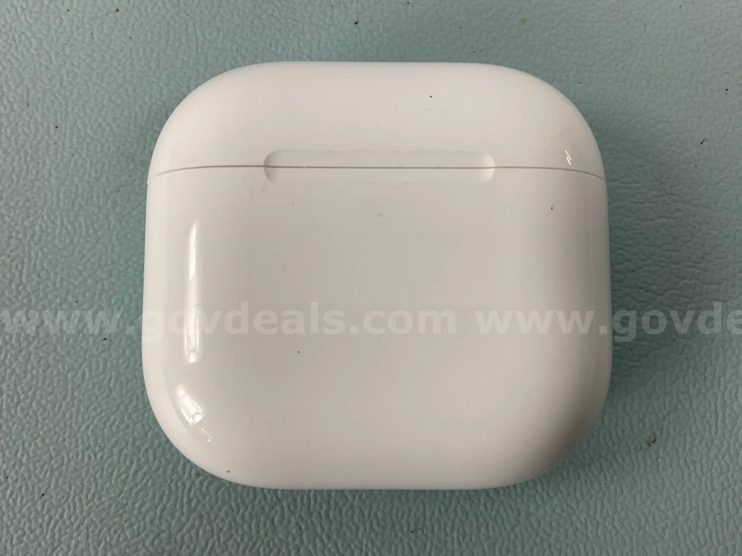 Apple AirPods Gen 4 with Wireless Charging Case Model A3058