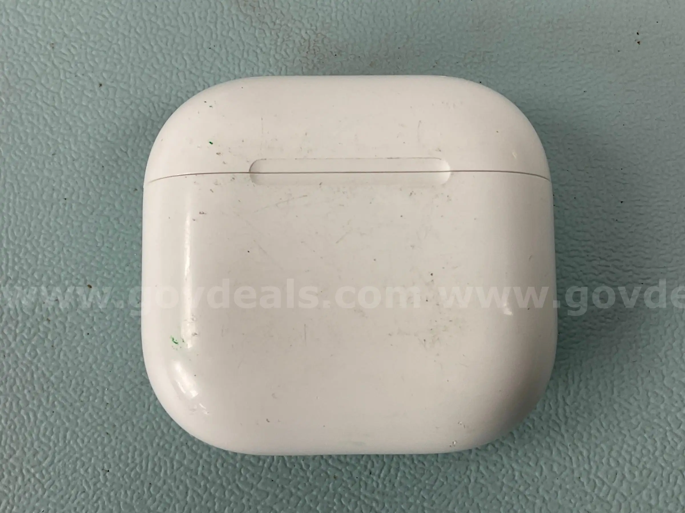 Apple AirPods Gen 4 with Wireless Charging Case Model A3058