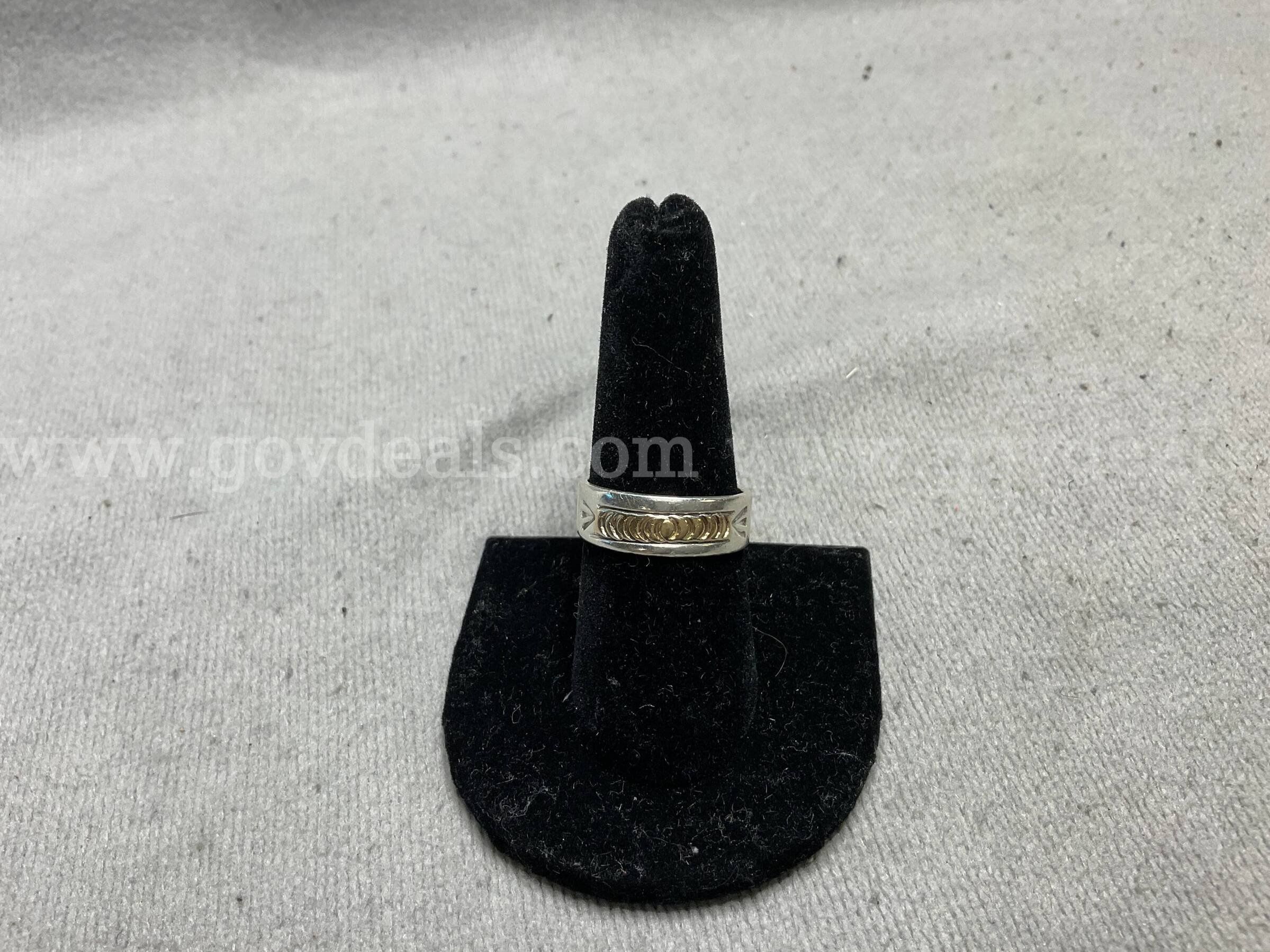 Silver & Gold Ring Labeled as V. Hicks Size 8.5 5.17 Grams