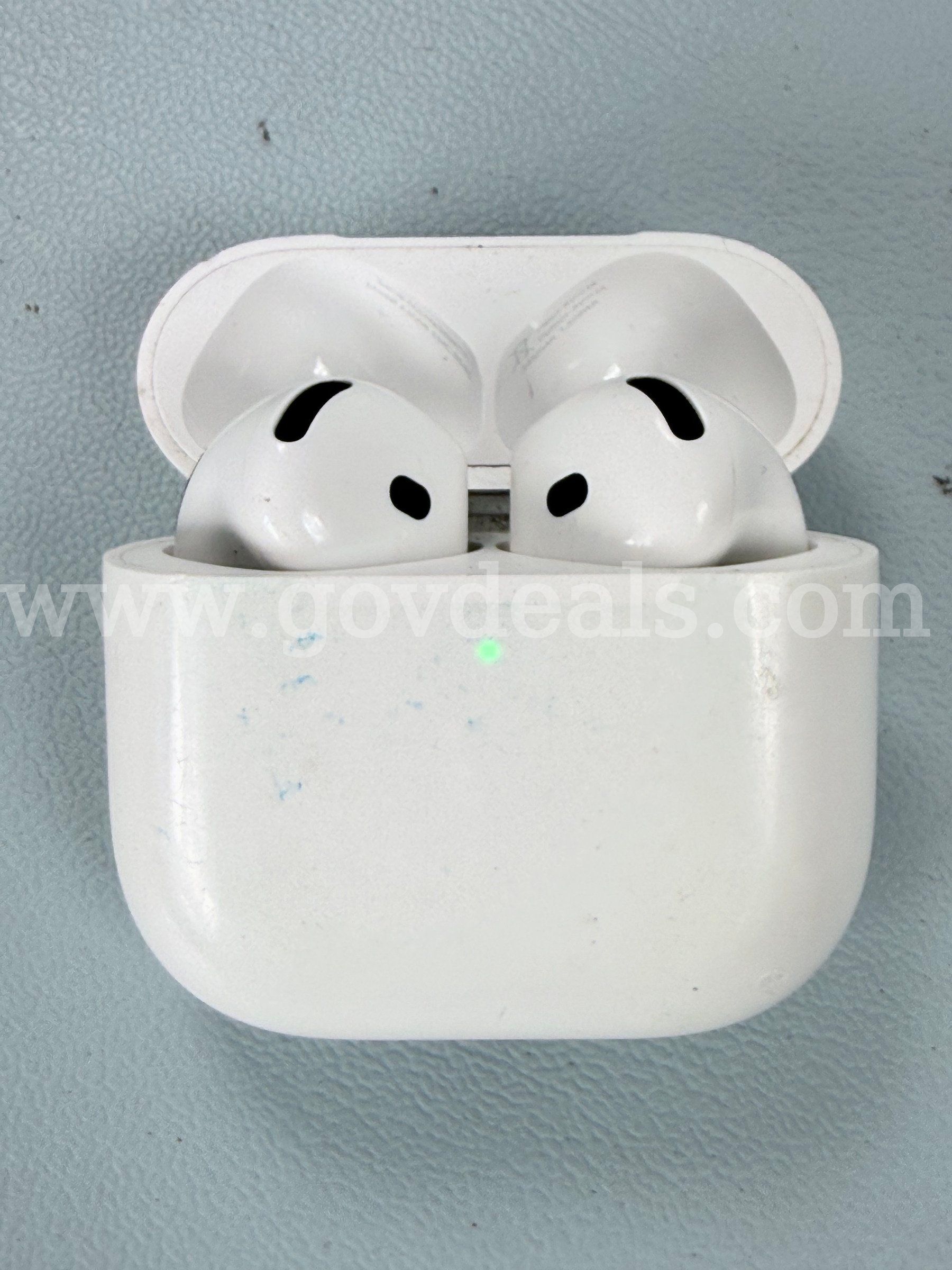 Apple AirPods Gen 4 with Charging Case Model A3058 (Powers On)
