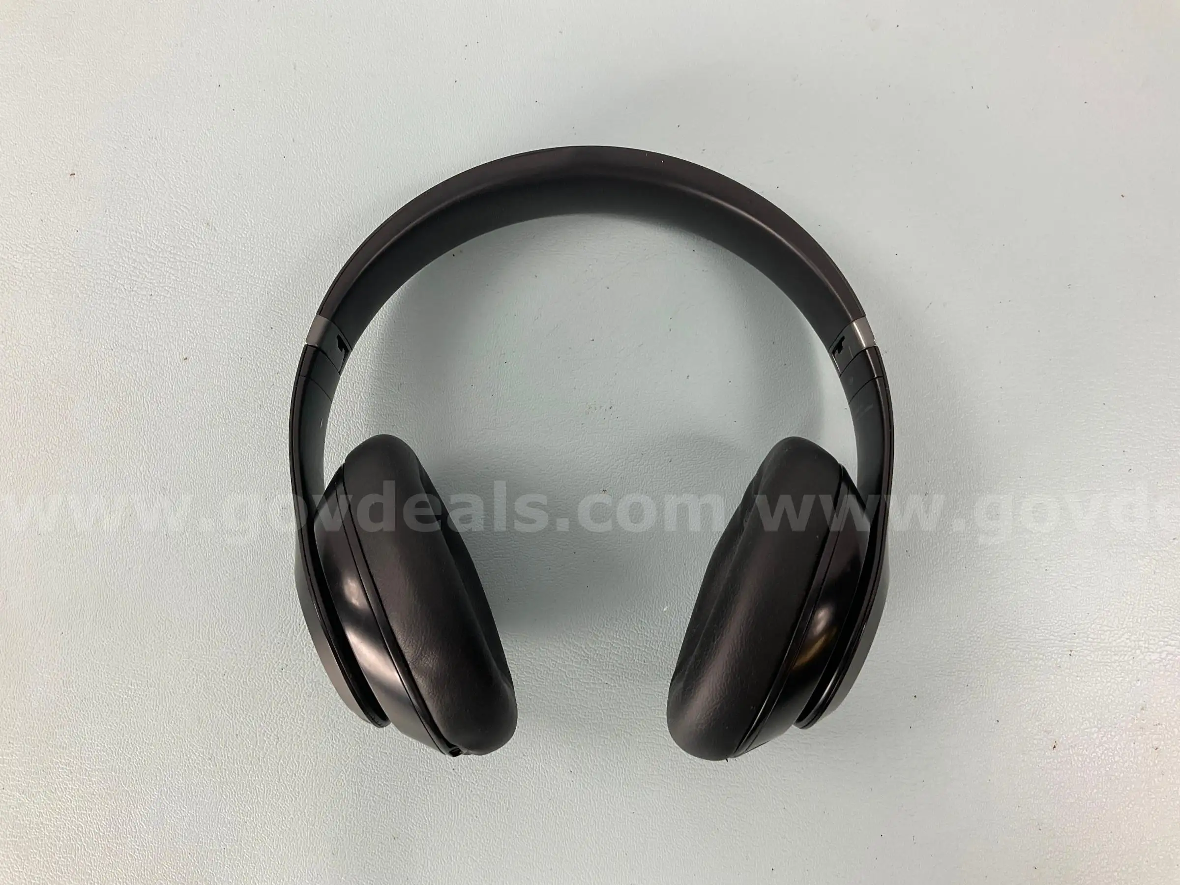 Beats Studio Pro Bluetooth Wireless Headphones (Powers On)