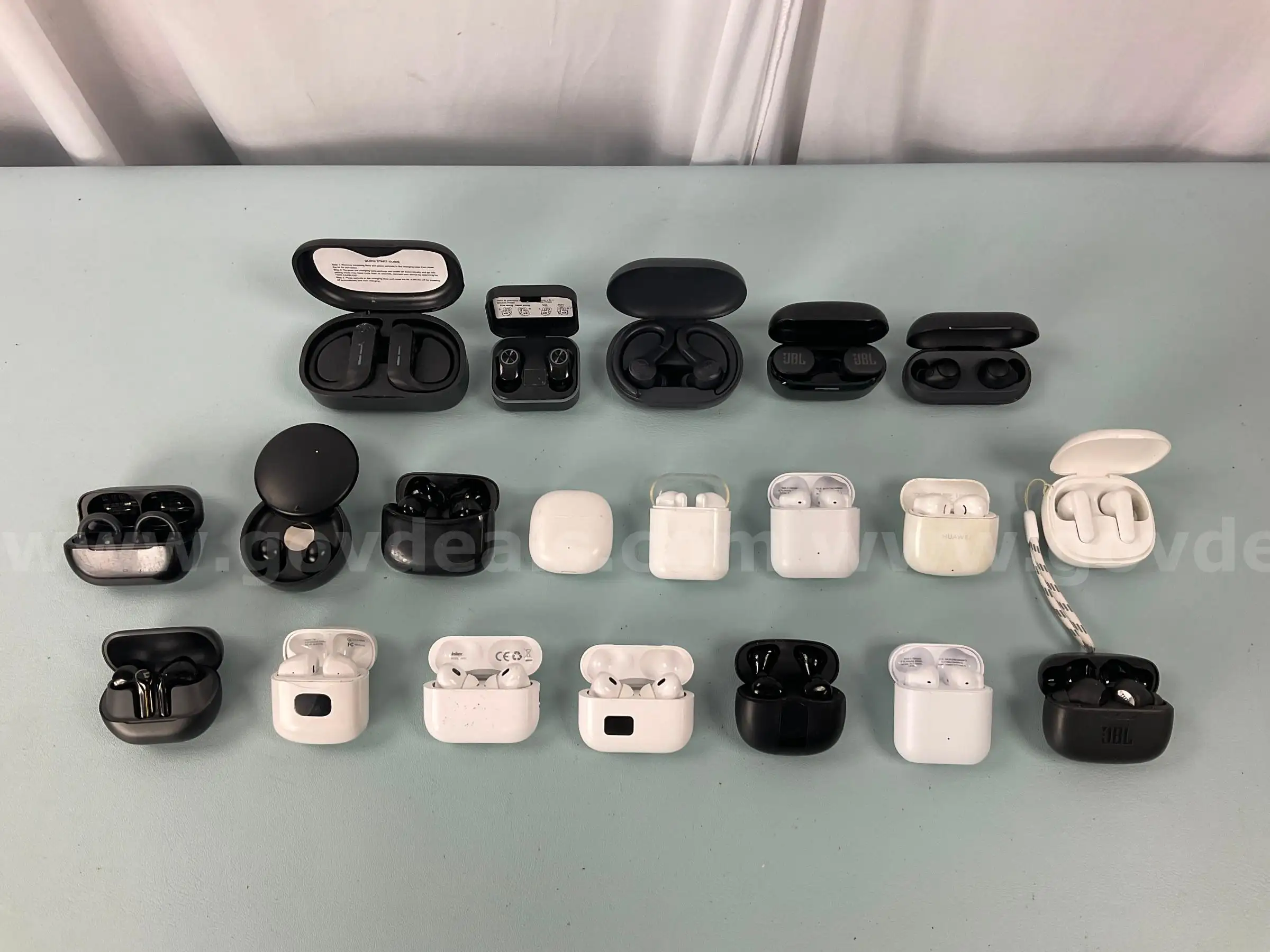 20 - Bluetooth Wireless Earbuds with Charging Cases Untested