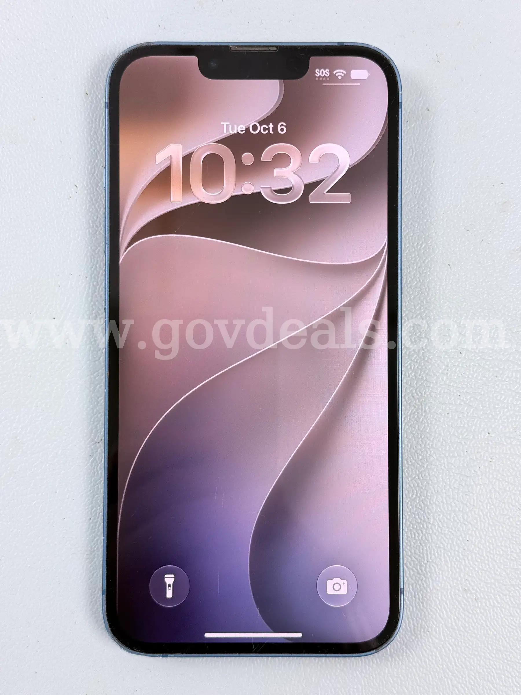 Apple iPhone 13 (Unlocked) A2482 128 GB IMEI 353207339764098 (Powers On)