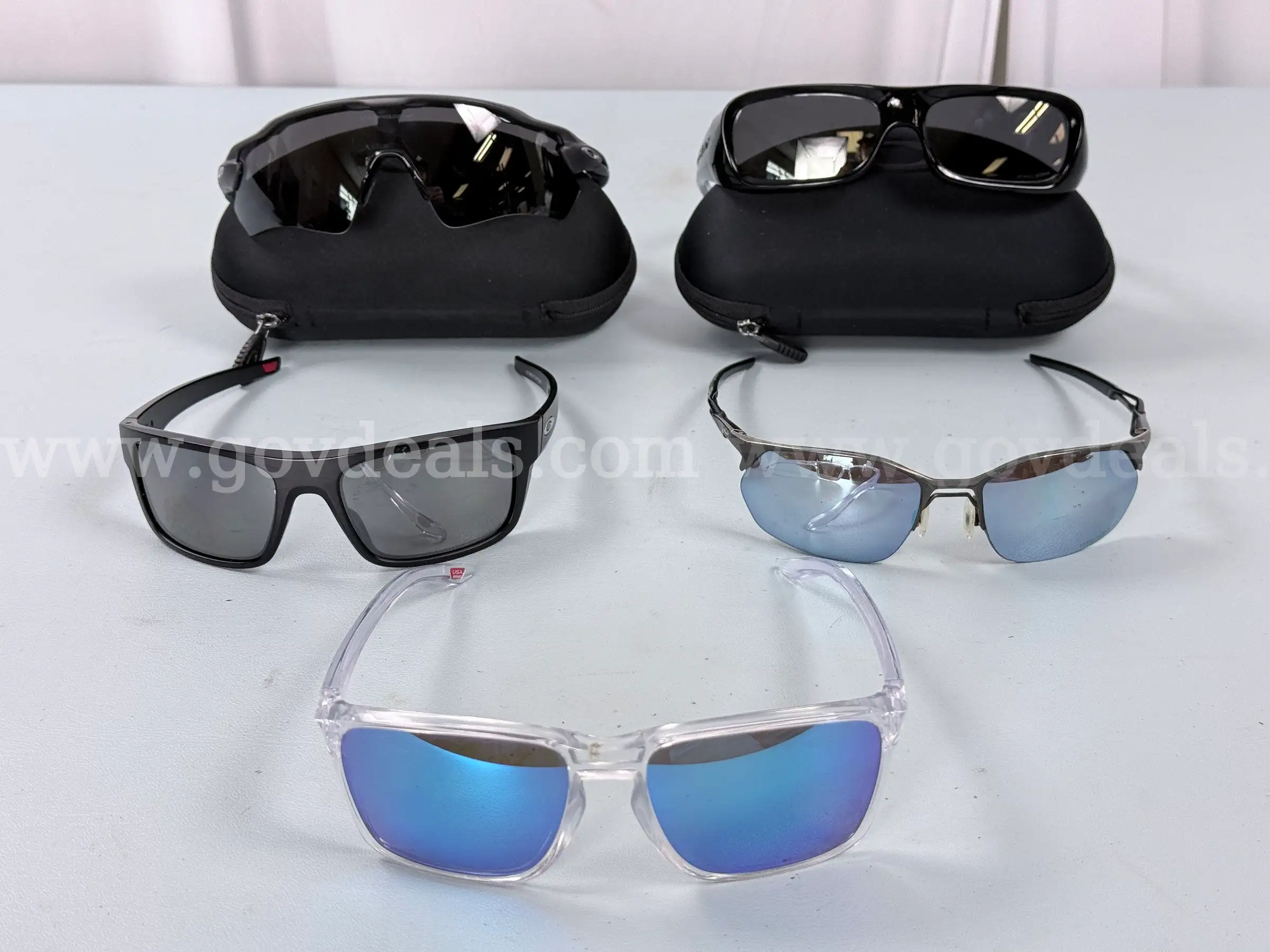 5 - Fashion Sunglasses Labeled as Oakley (2 - With Cases)