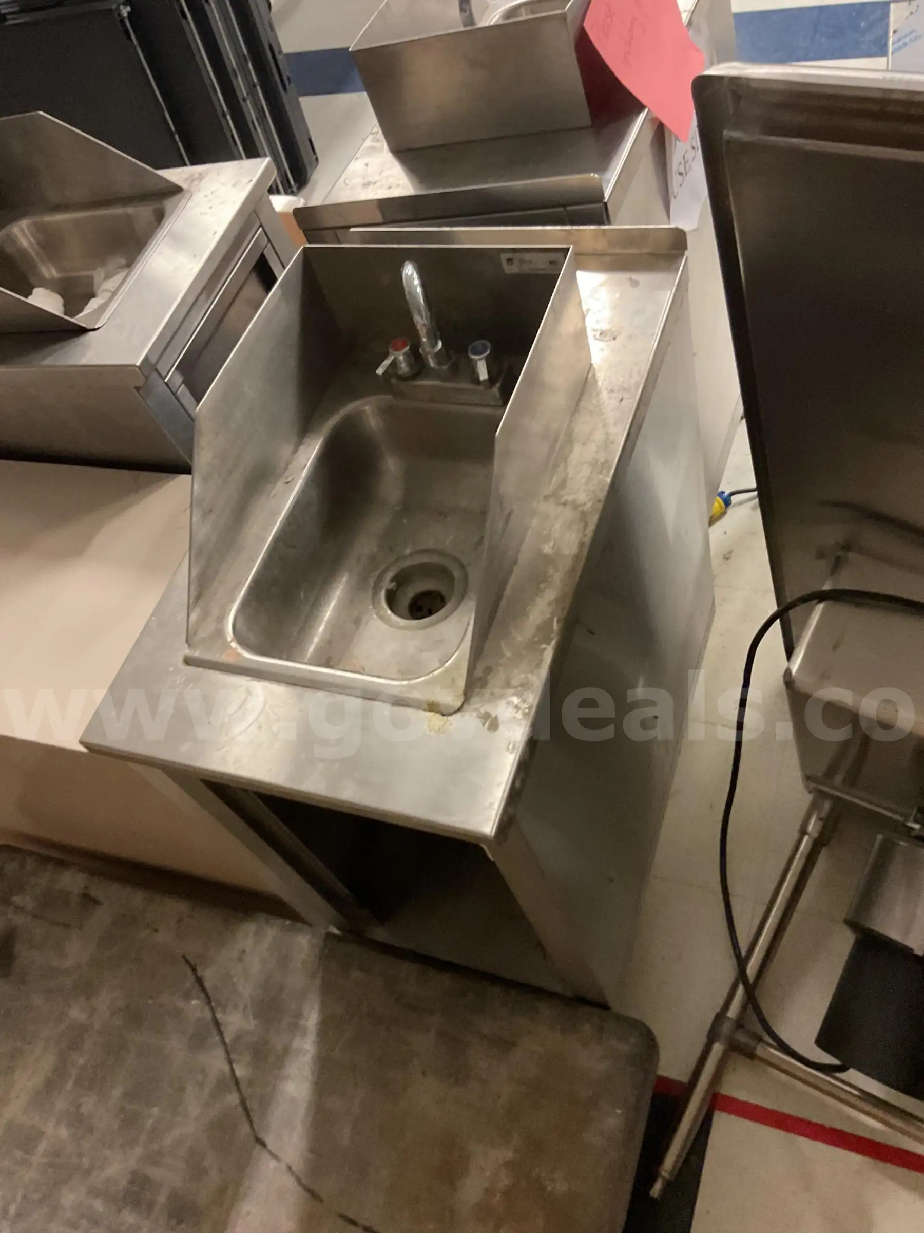 Mobile handwashing station
