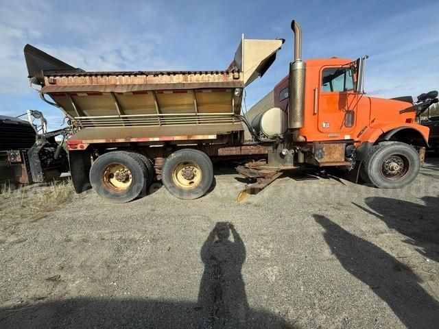 2002 Freightliner FLD120