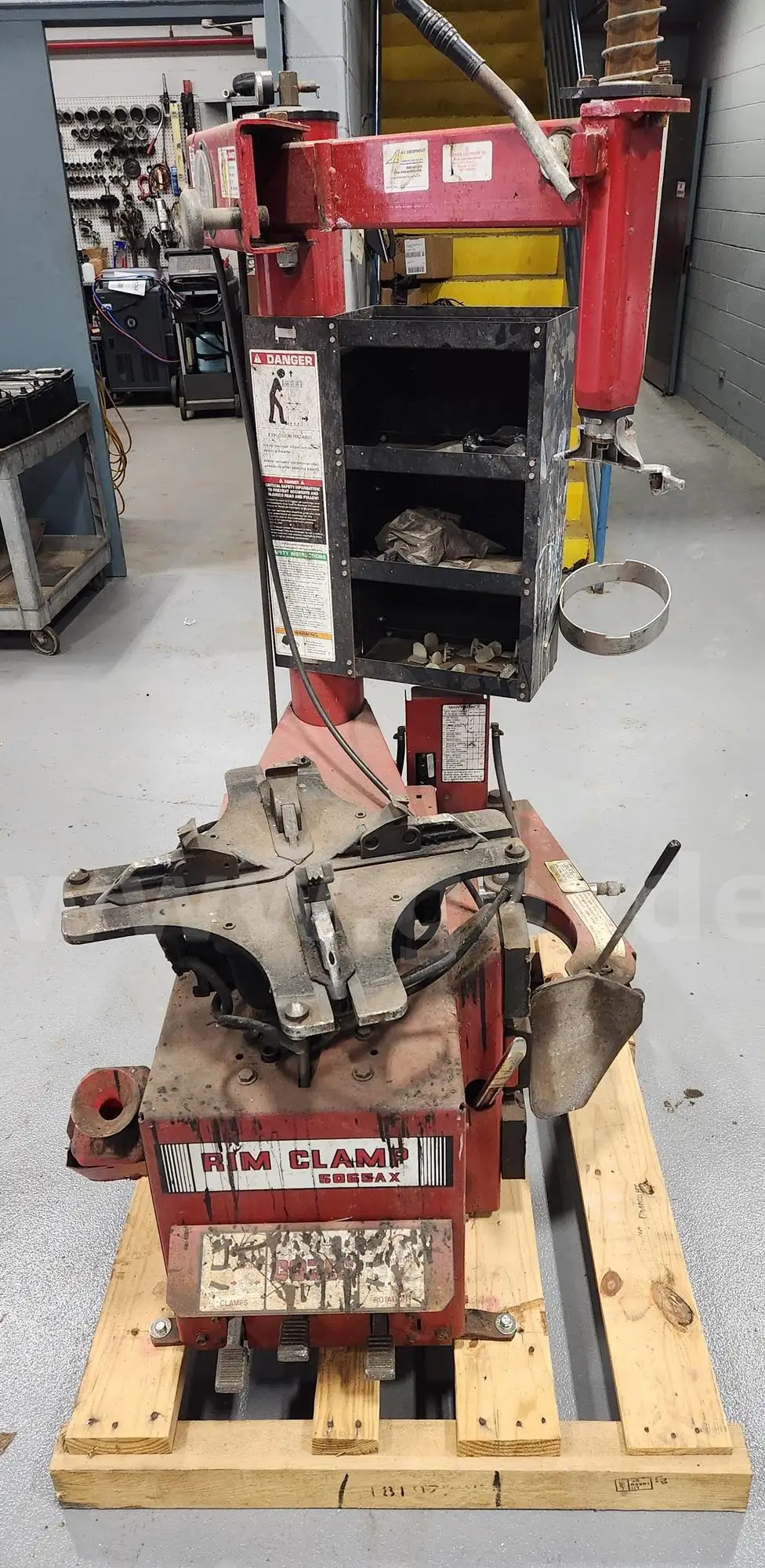Tire Changer - Coats 5065AX Rim Clamp