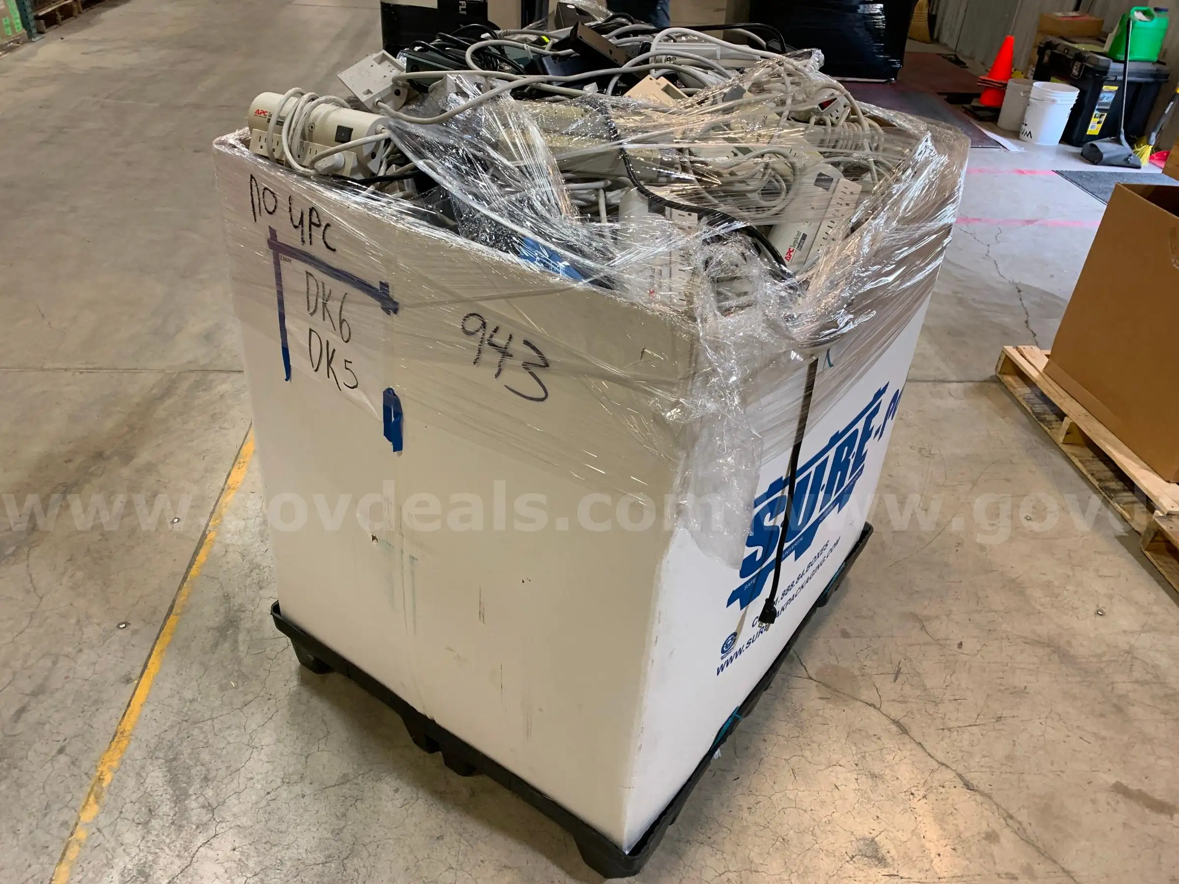 Pallet of Power Strips (ID #46986) (J12-1R) (No UPC)