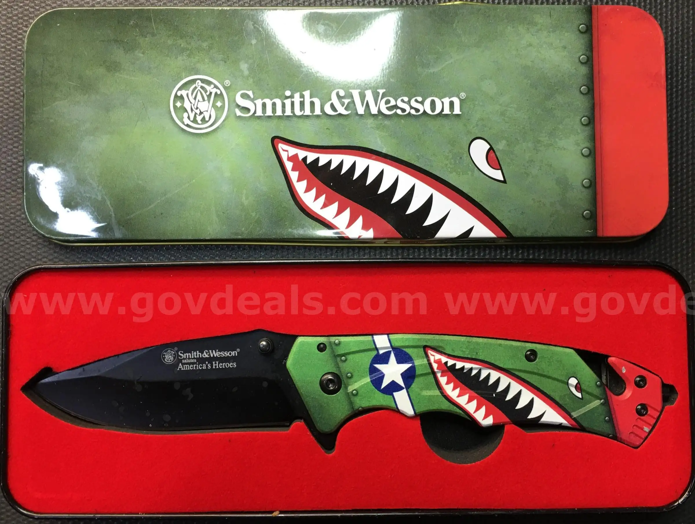 Smith & Wesson America s Heroes Knife (ID# 47210) (D-Case) (TSA) (NO UPC)