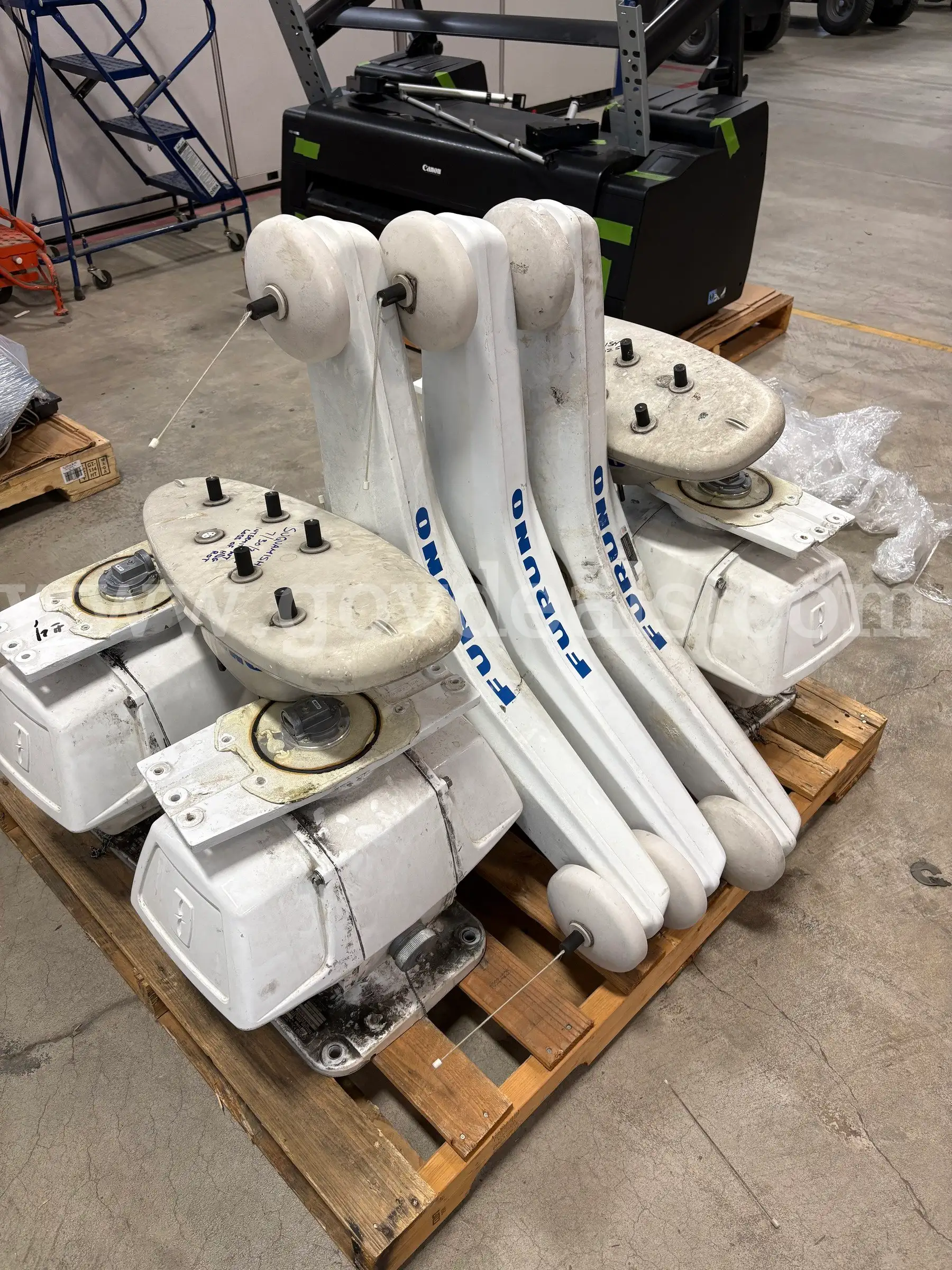 Radar Antenna Turning Units & Satellite Compass System (ID# 47275) (J02-5L) (26-1940-2) 405
