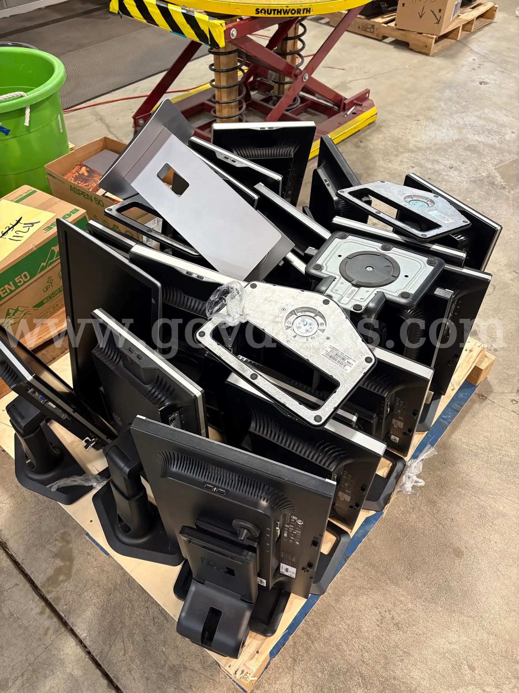 Pallet of HP Monitors | 292 Pounds (ID# 47276) (J11-2L) (26-1634-3) 693