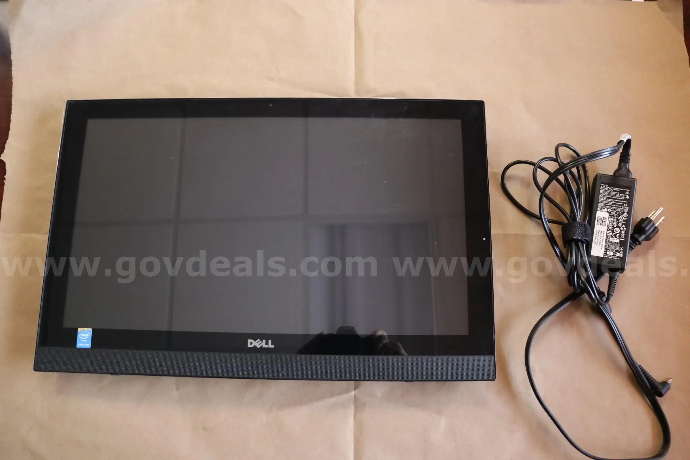 (1) Dell Inspiron 20 All In One Desktop Computer