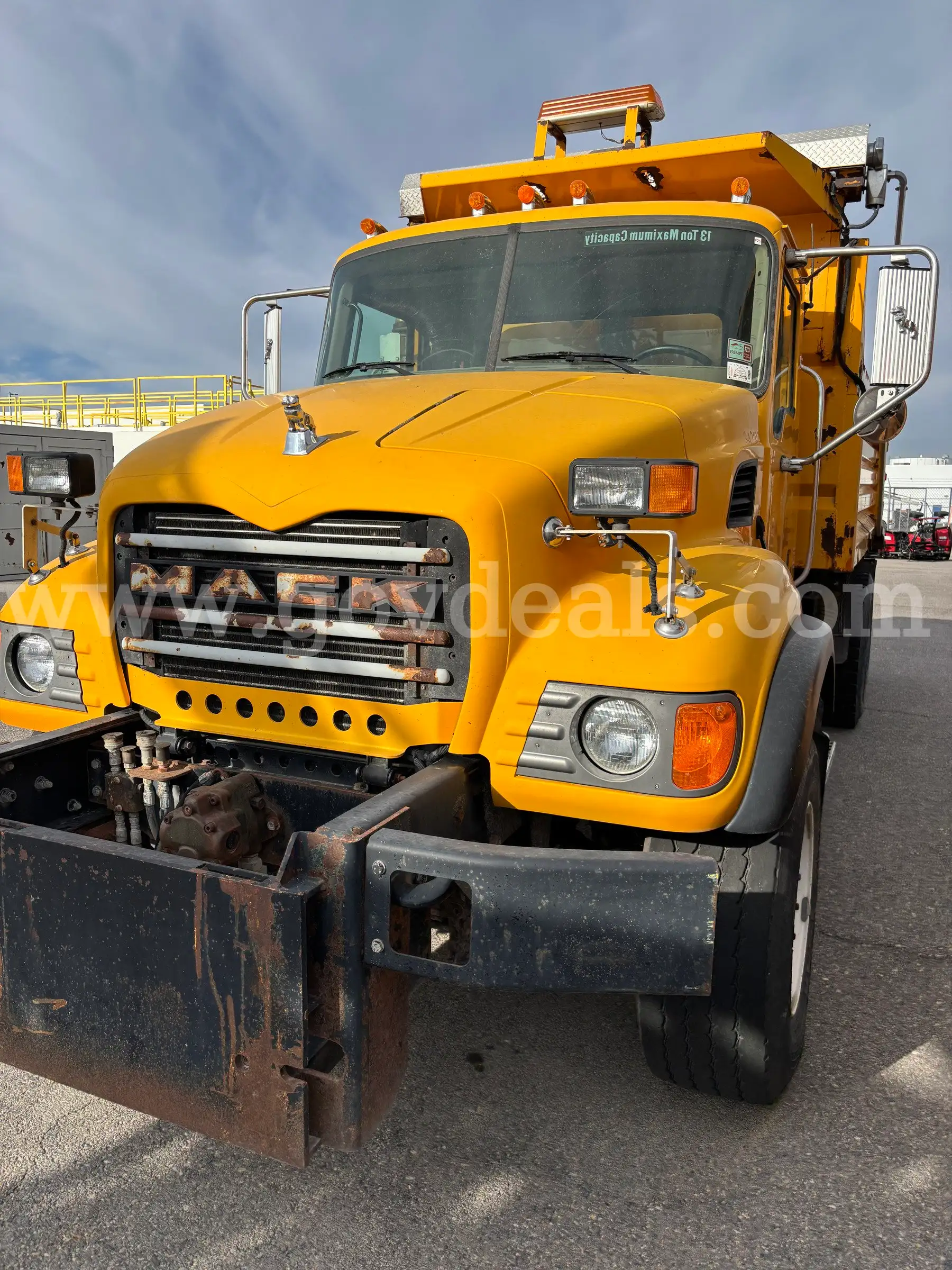 2005 Mack CV713