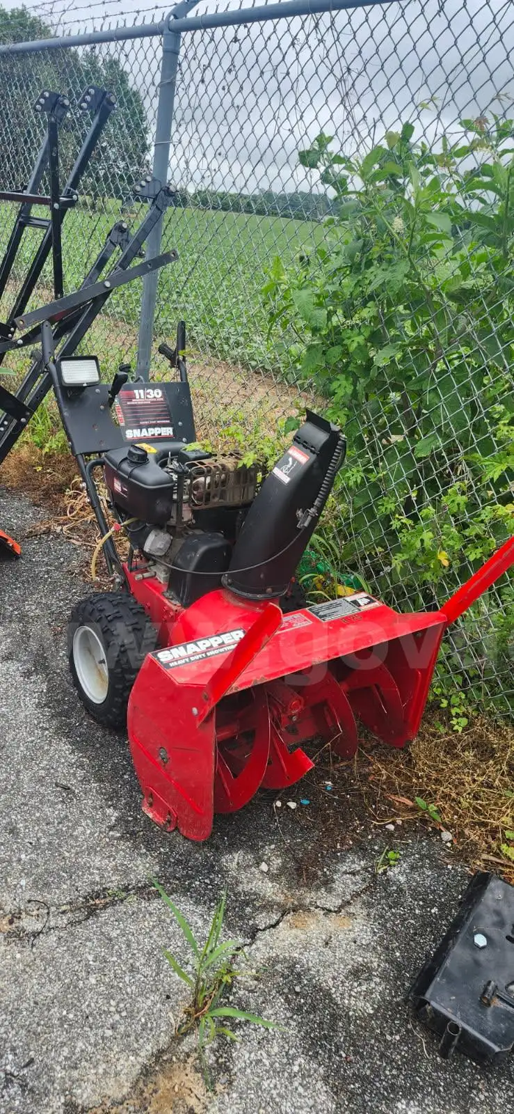 1994 SNAPPER SNOW BLOWER 30